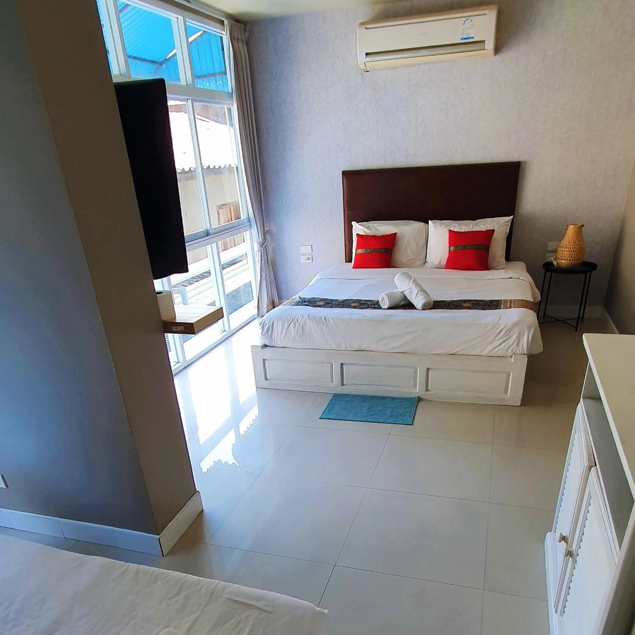 Bedroom, Bed in Lenny's Koh Samui