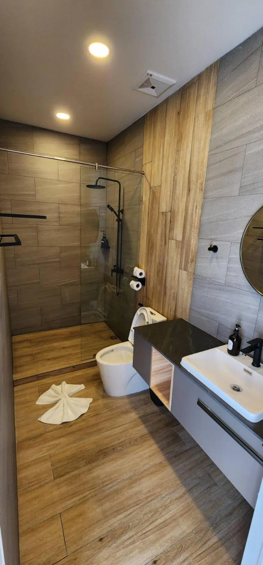 Shower in Lenny's Koh Samui