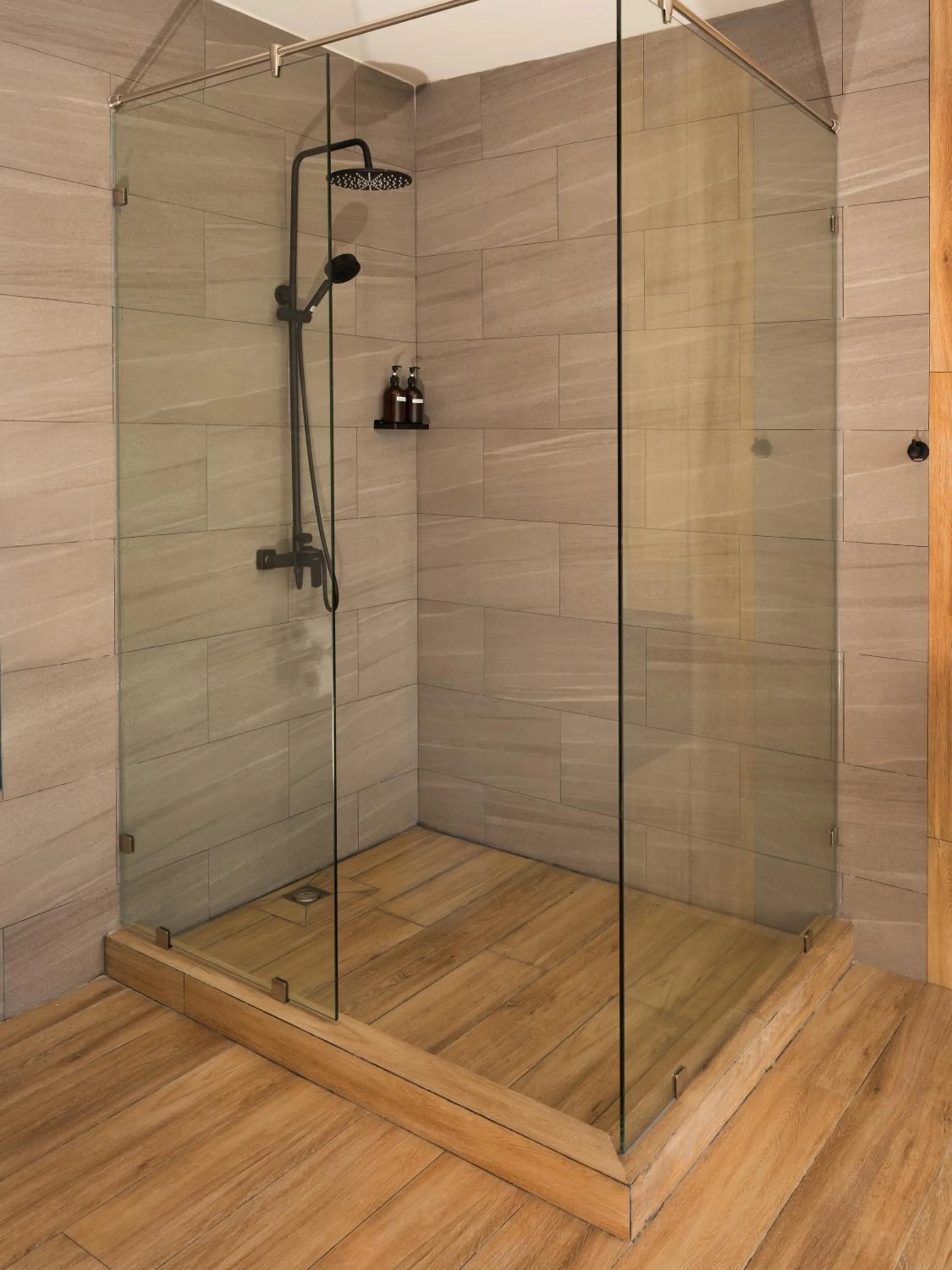 Shower in Lenny's Koh Samui