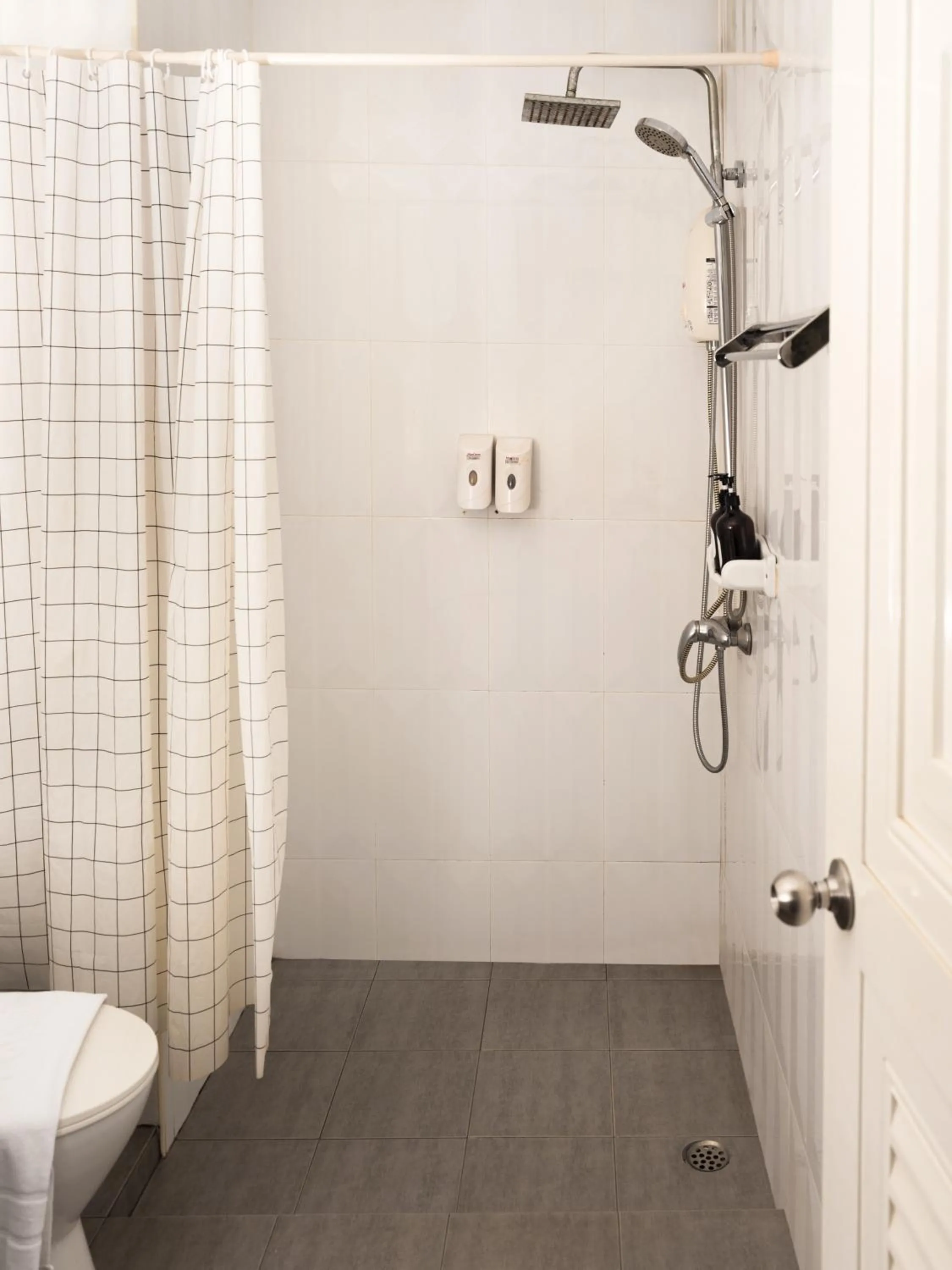 Shower in Lenny's Koh Samui