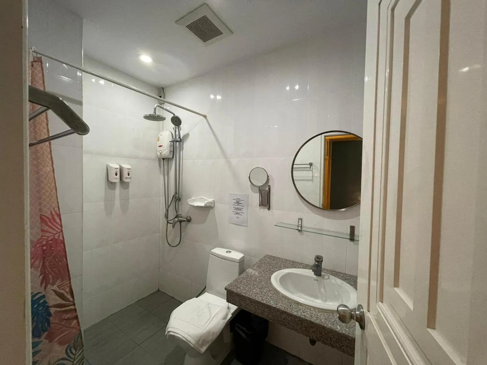 Bathroom in Lenny's Koh Samui