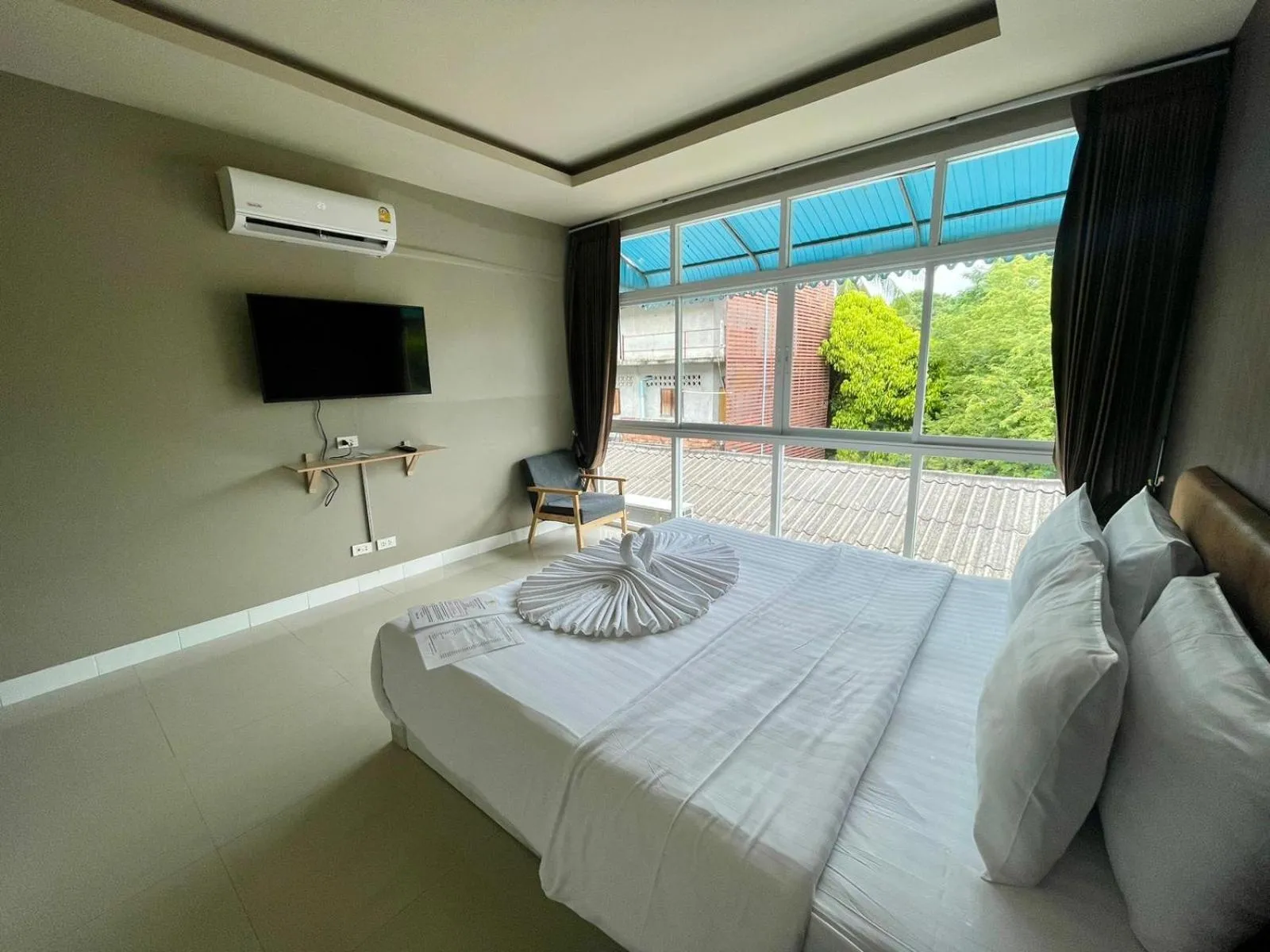 Bed in Lenny's Koh Samui