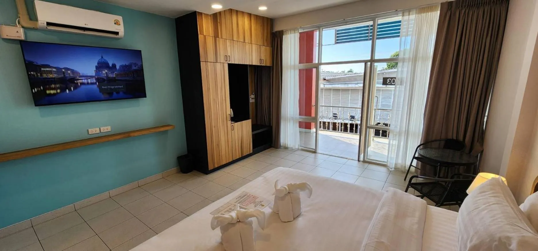 Bed in Lenny's Koh Samui