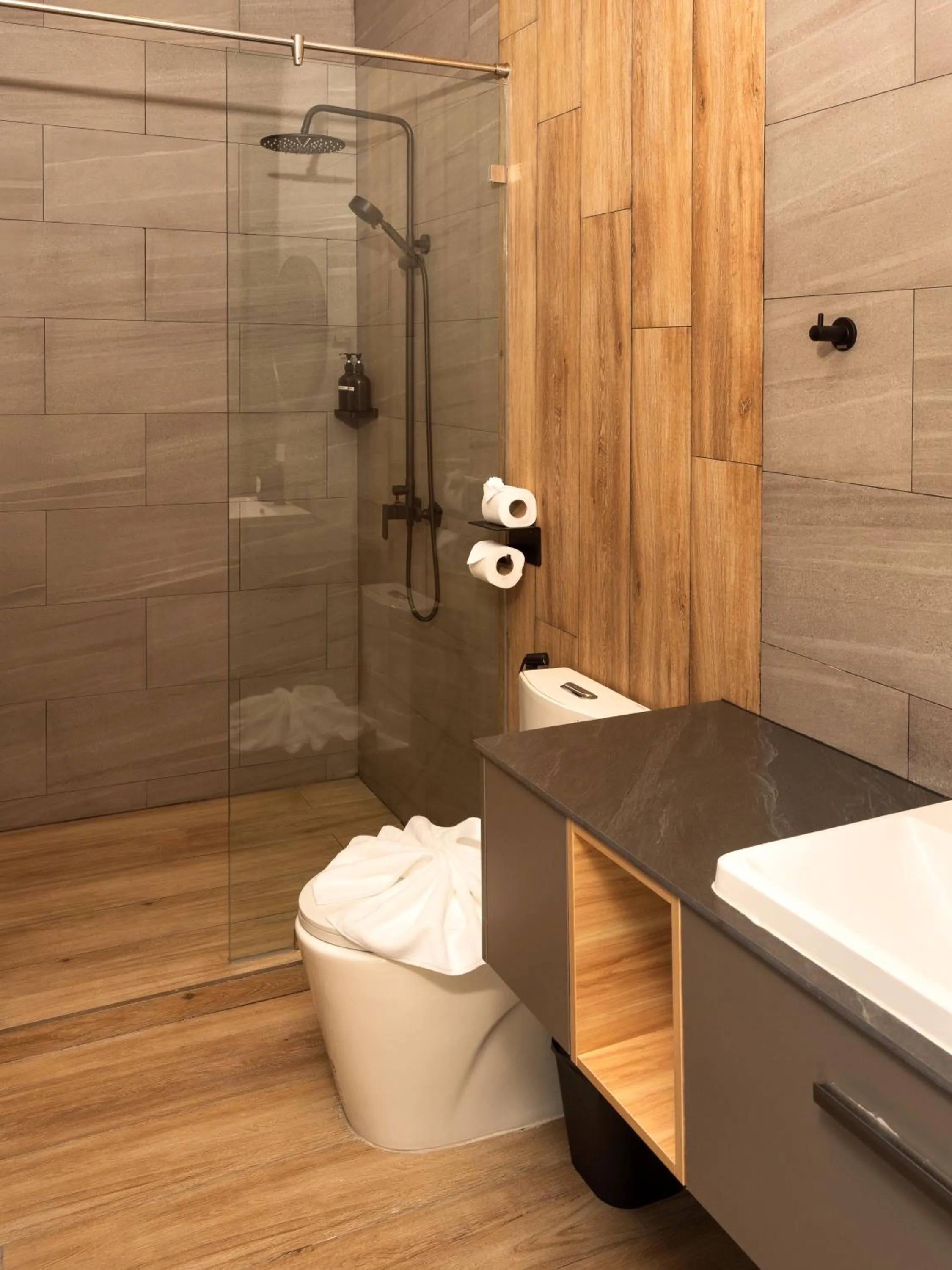 Bathroom in Lenny's Koh Samui