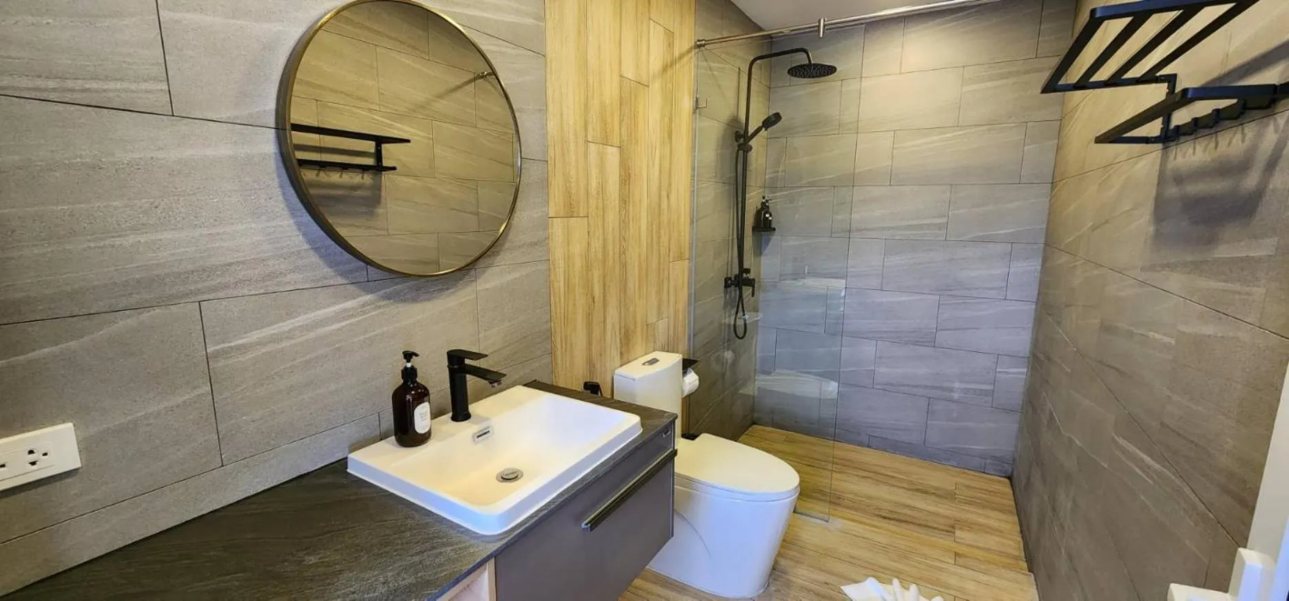 Shower in Lenny's Koh Samui