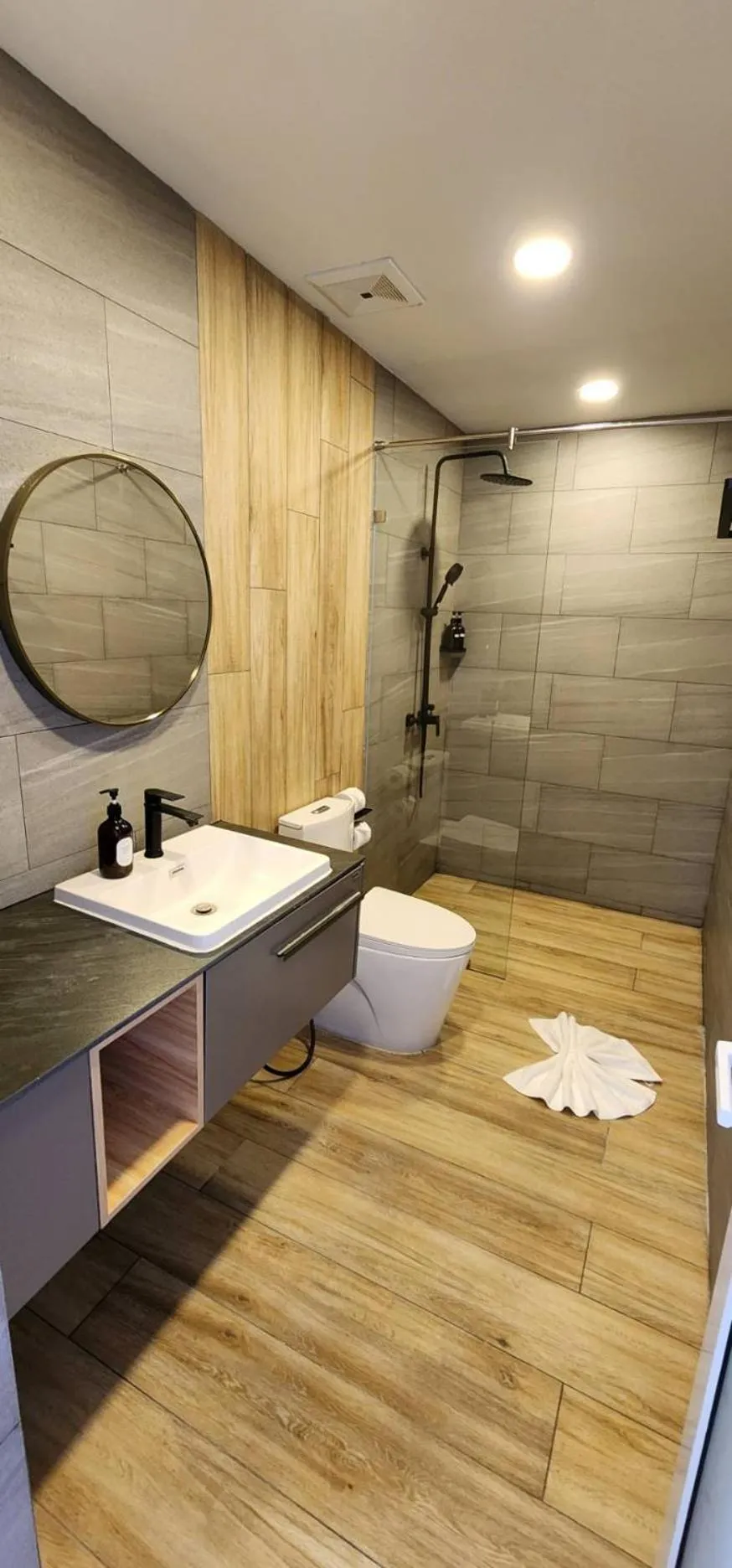 Shower in Lenny's Koh Samui