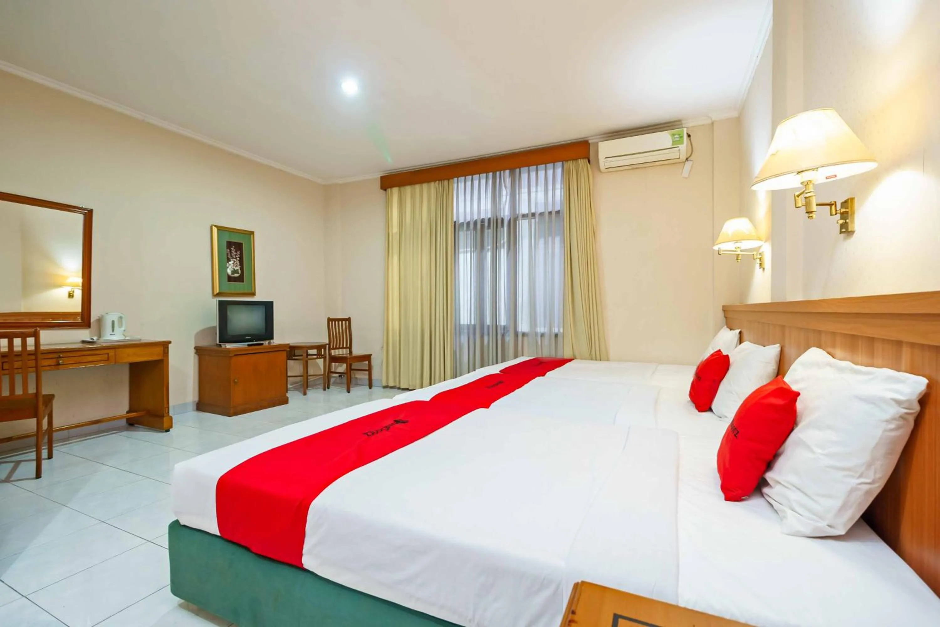 Bedroom, Bed in RedDoorz Plus near Kemang Raya