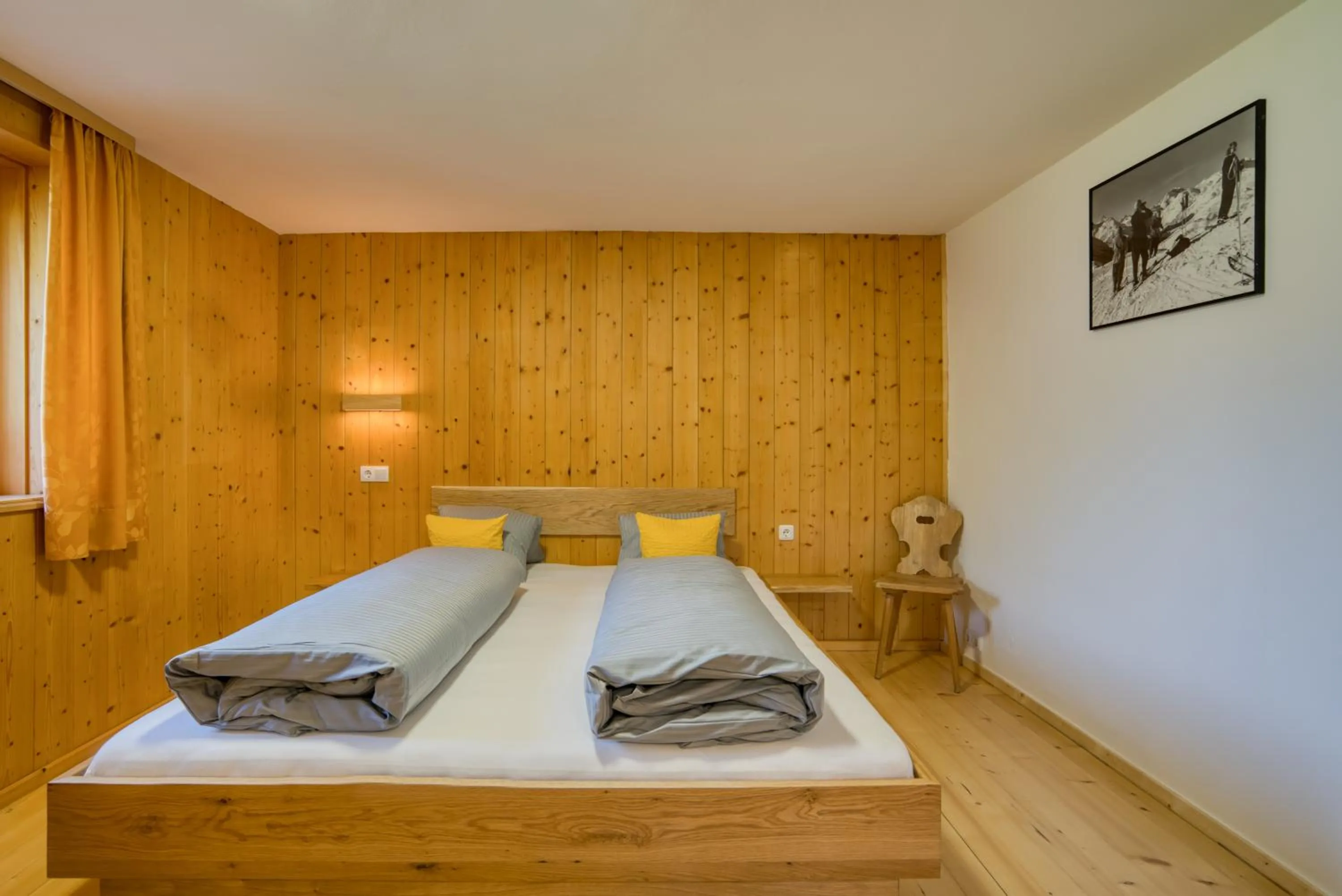 Bedroom, Bed in HUS24