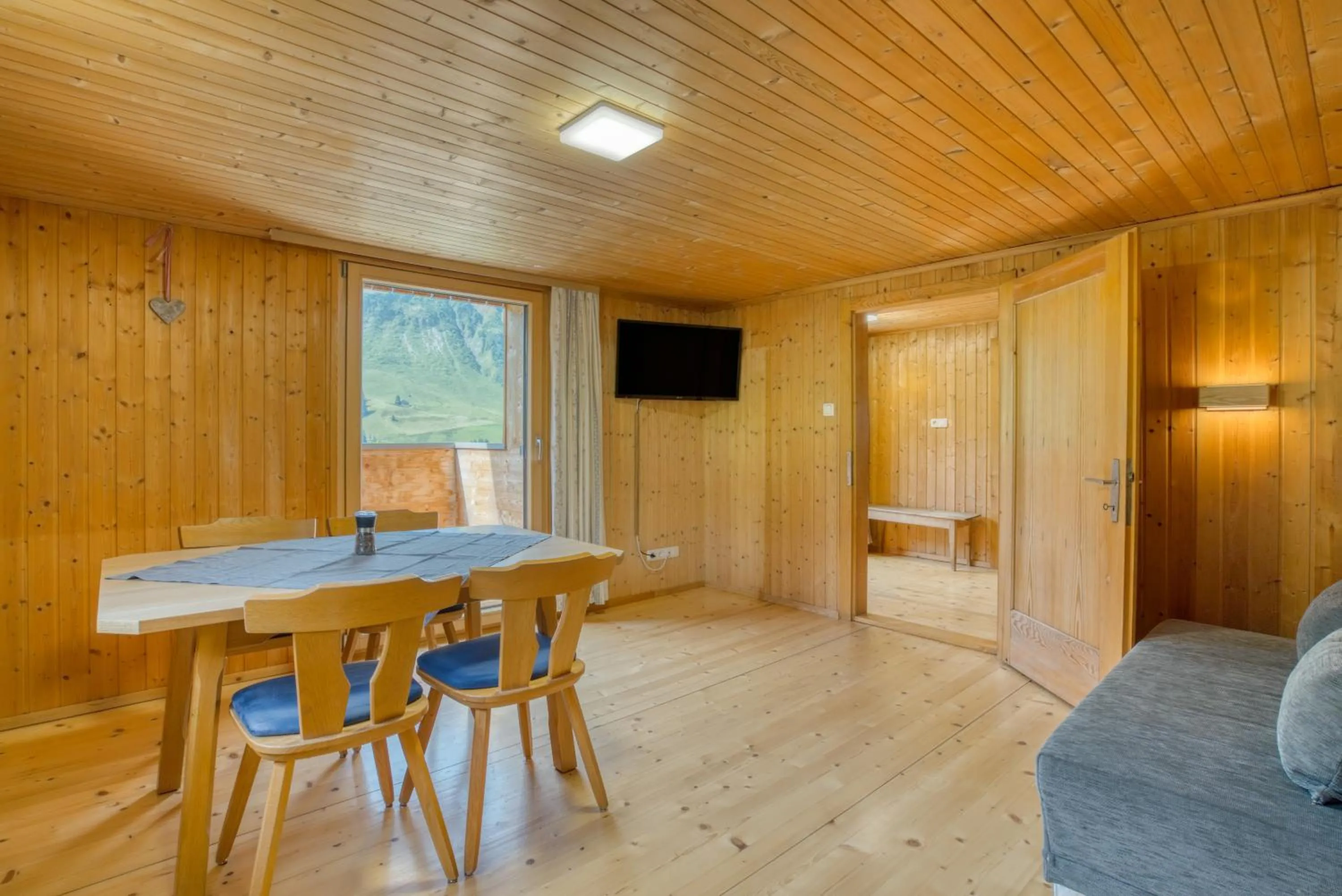 Dining area in HUS24