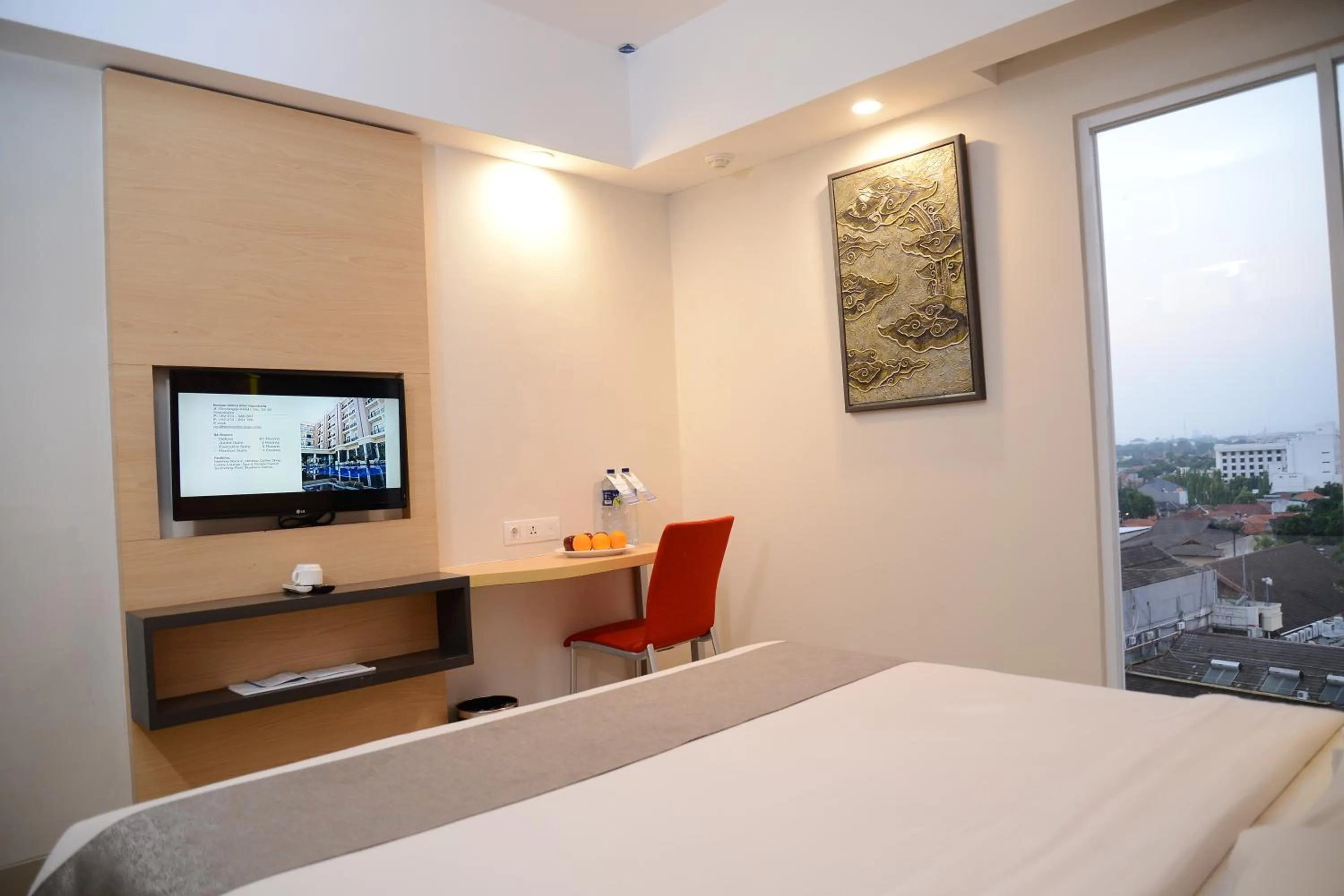 TV and multimedia, Bed in Metland Hotel Cirebon