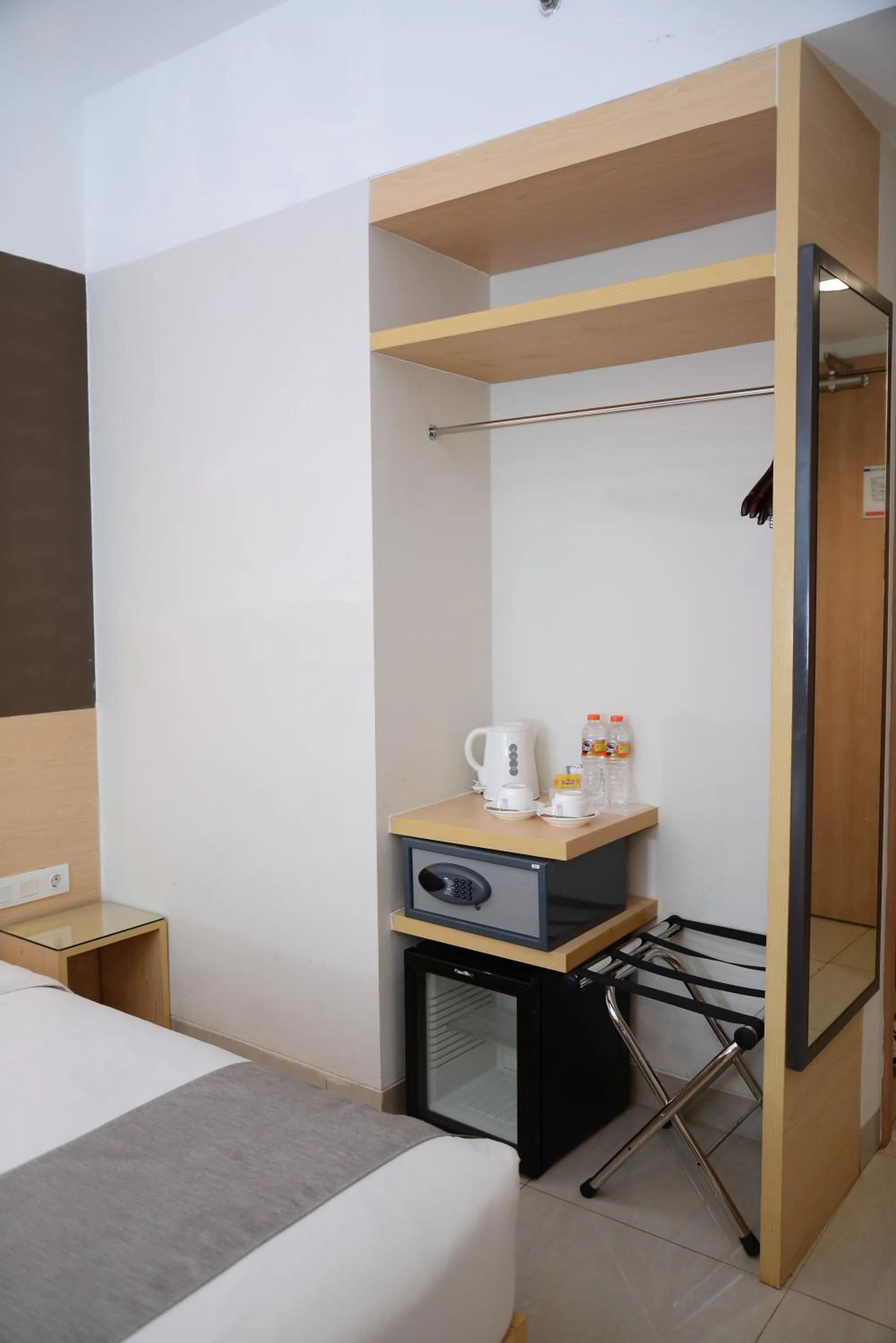 safe, Bed in Metland Hotel Cirebon