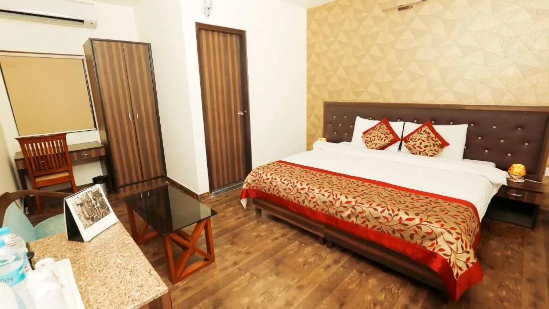 Bedroom, Bed in Pals Inn