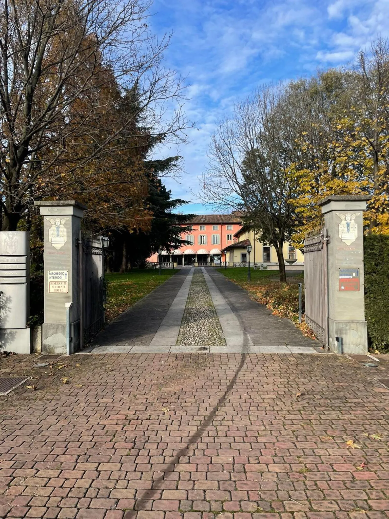 Parking in Bes Hotel Bergamo Cologno al Serio