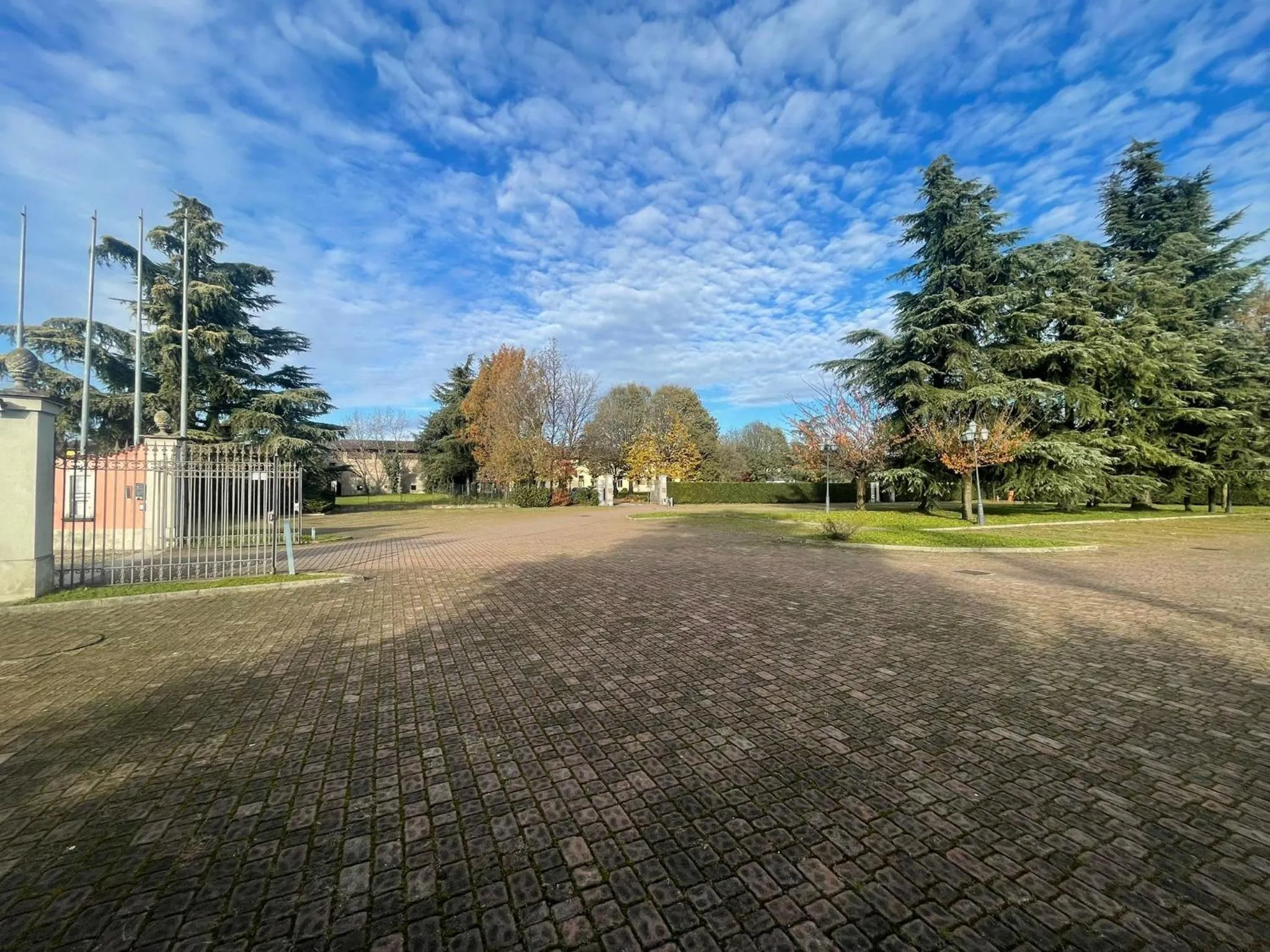 Parking in Bes Hotel Bergamo Cologno al Serio