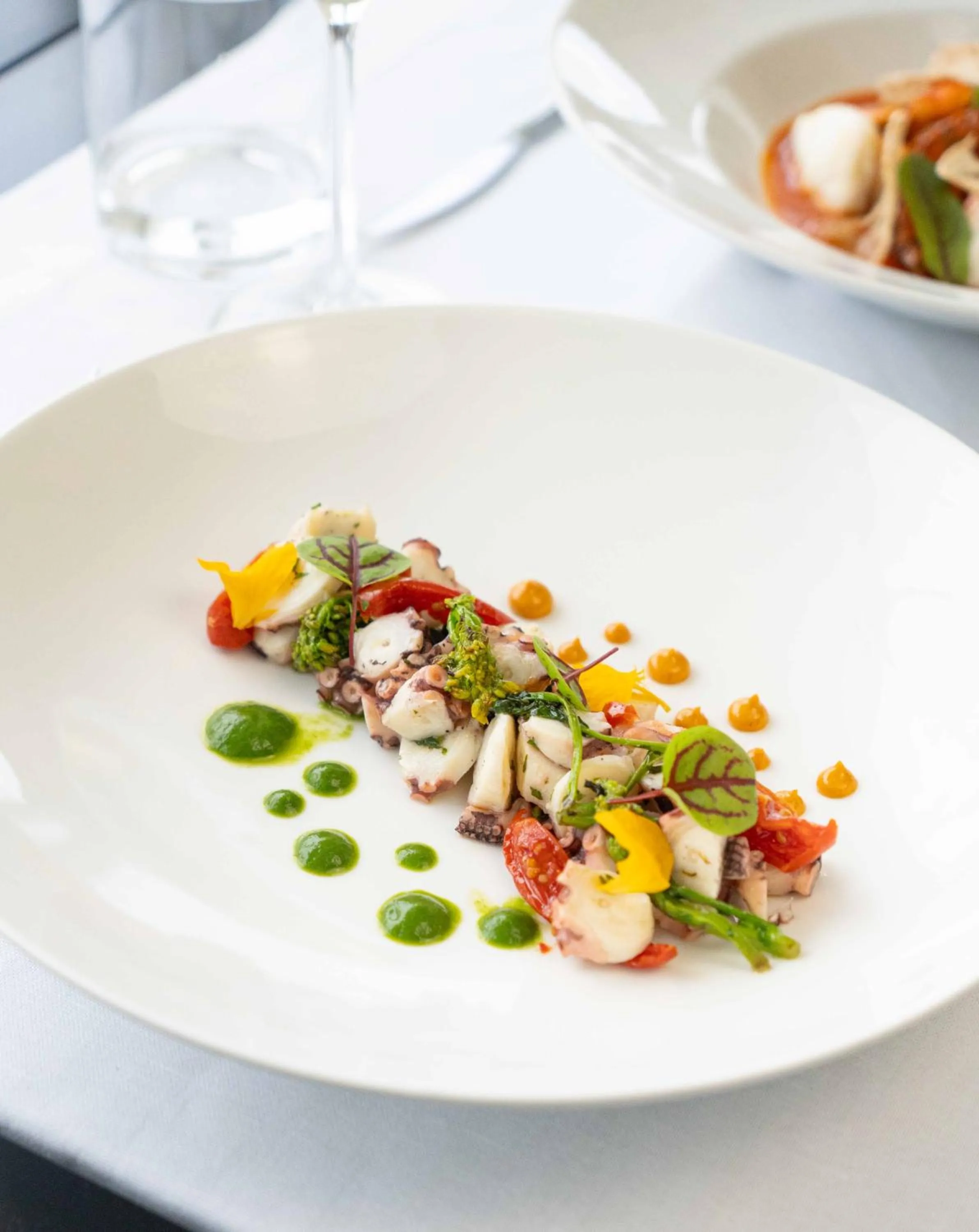 Restaurant/places to eat in Hotel Carducci 76