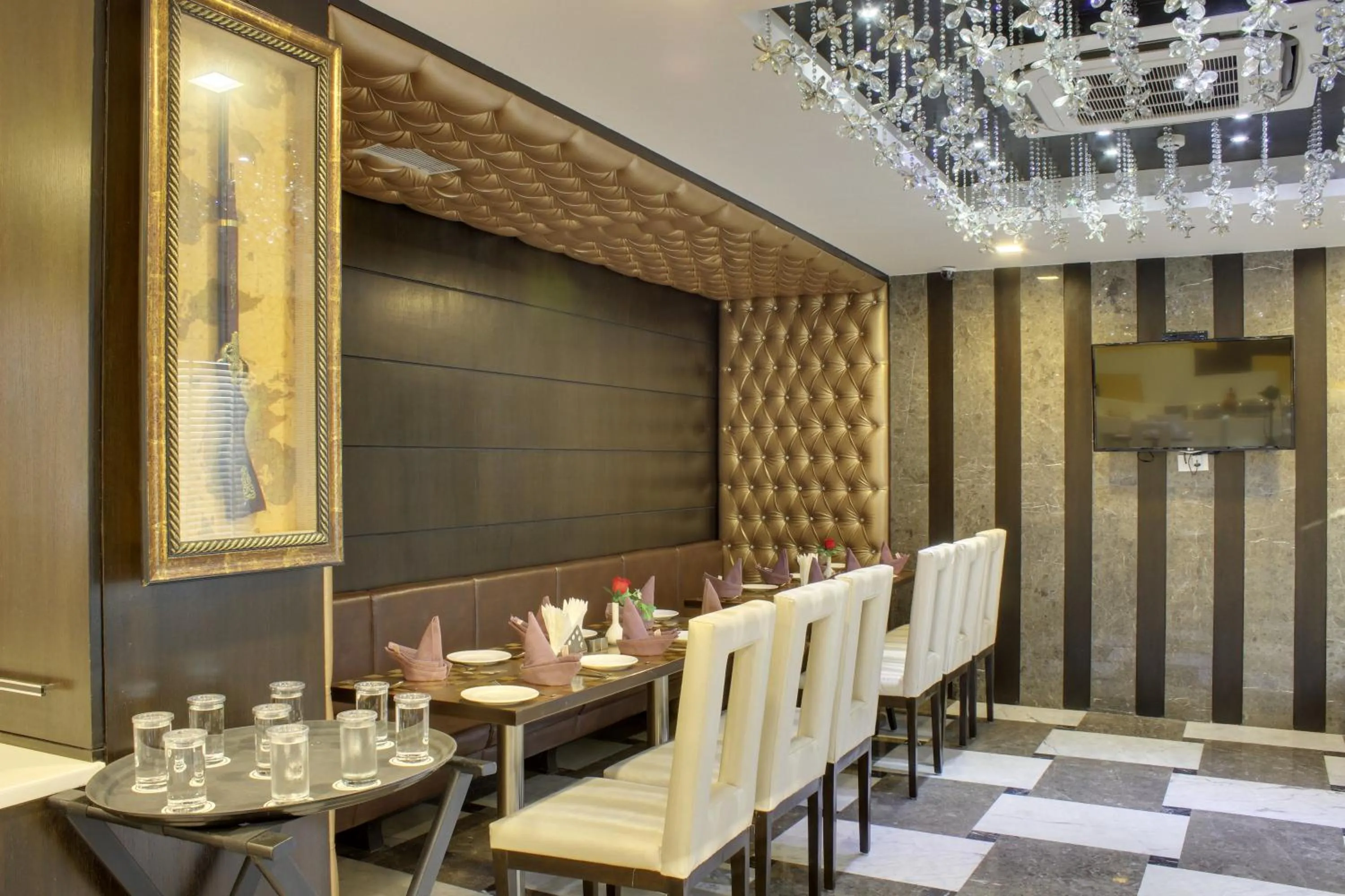 Restaurant/places to eat in Hotel Taj Princess - Boutique Hotel