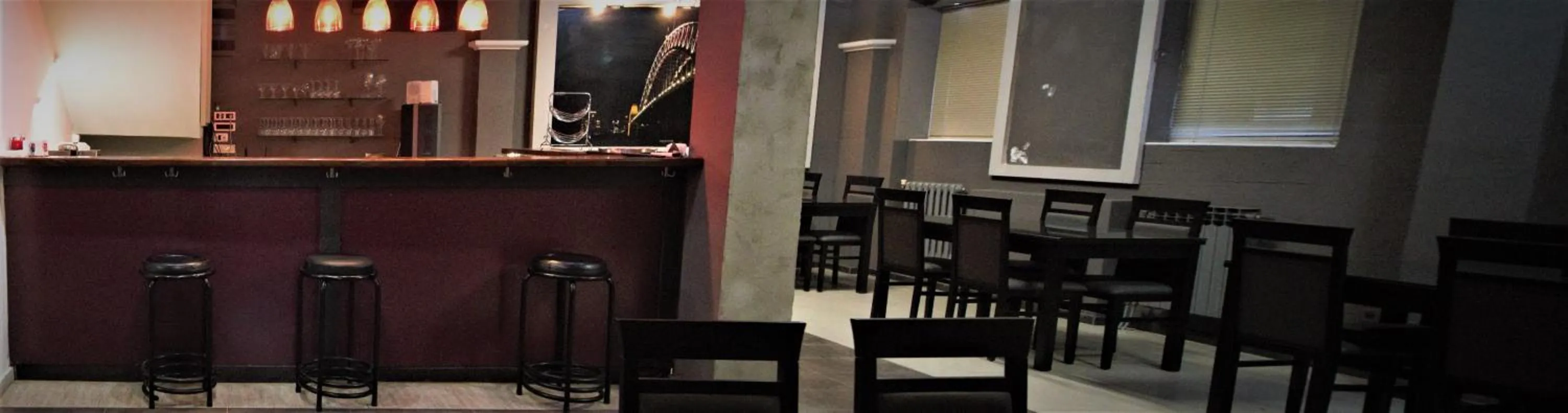 Restaurant/places to eat in Hotel Ambasador