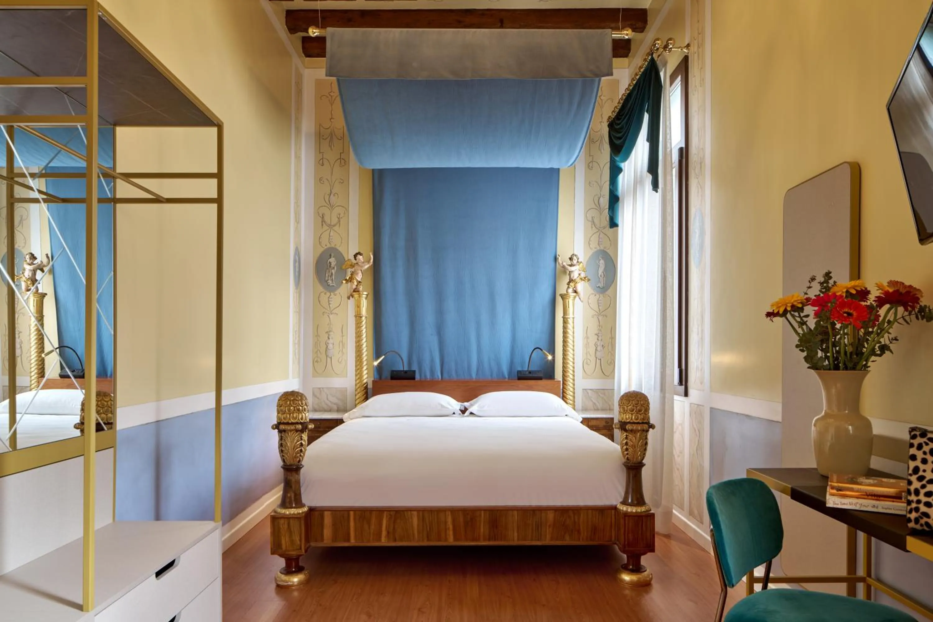 View (from property/room), Bed in UNAHOTELS Ala Venezia-Adults 16