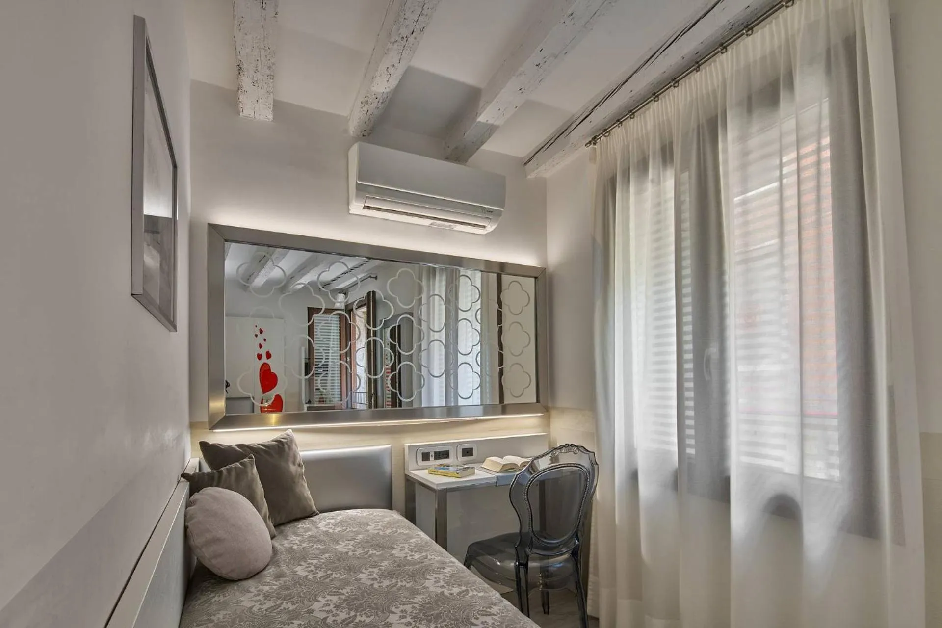 Bed in UNAHOTELS Ala Venezia-Adults 16