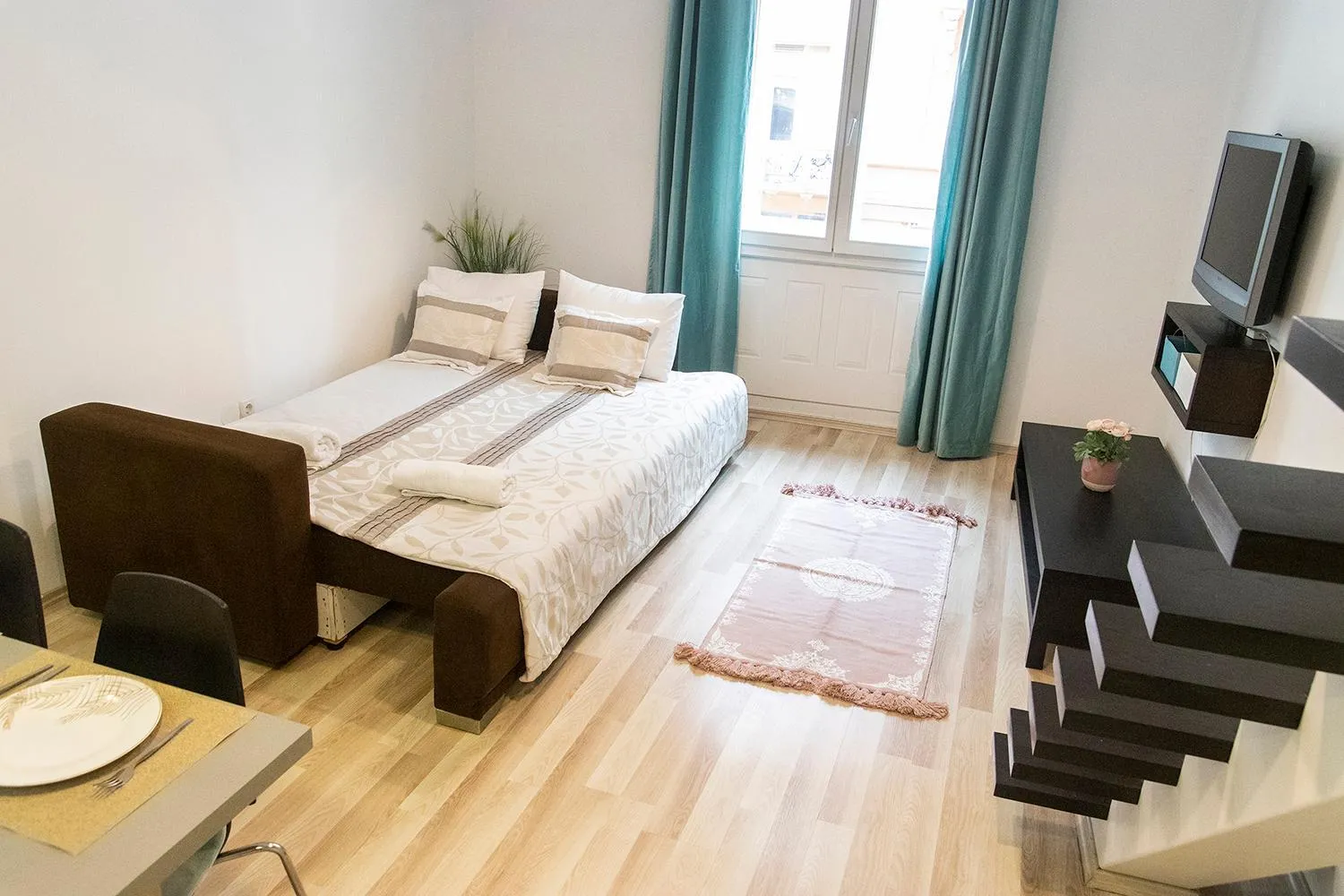 Seating area, Bed in Real Apartments Semmelweis II