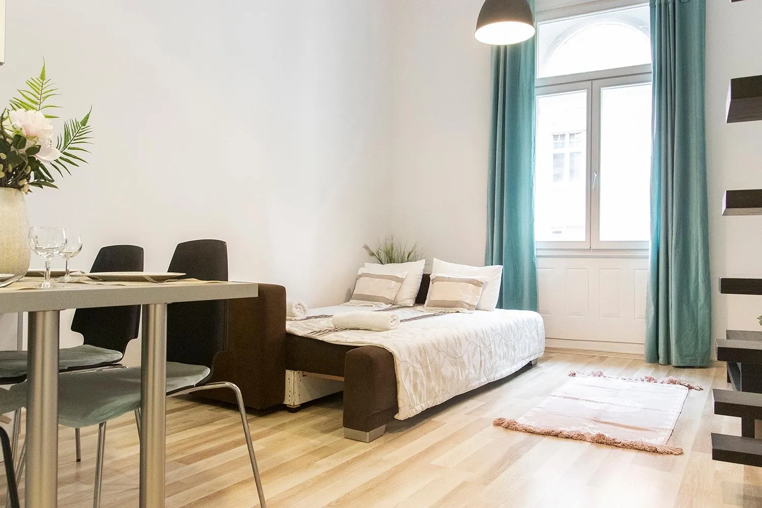 Living room, Bed in Real Apartments Semmelweis II