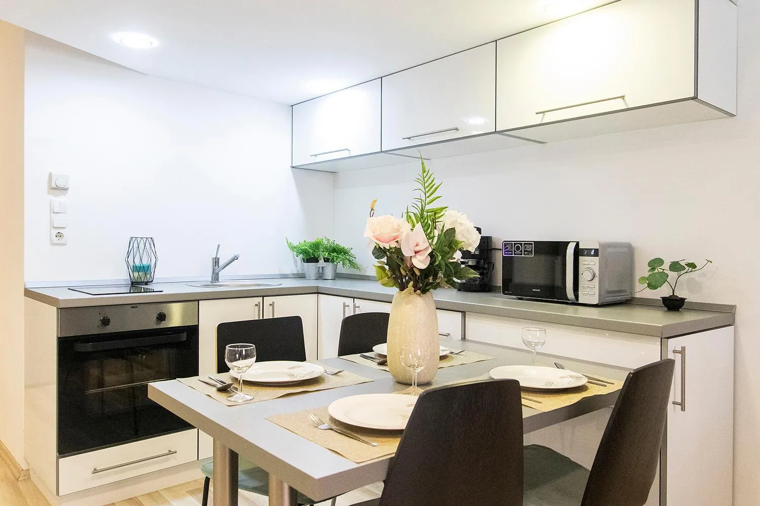 Dining area in Real Apartments Semmelweis II