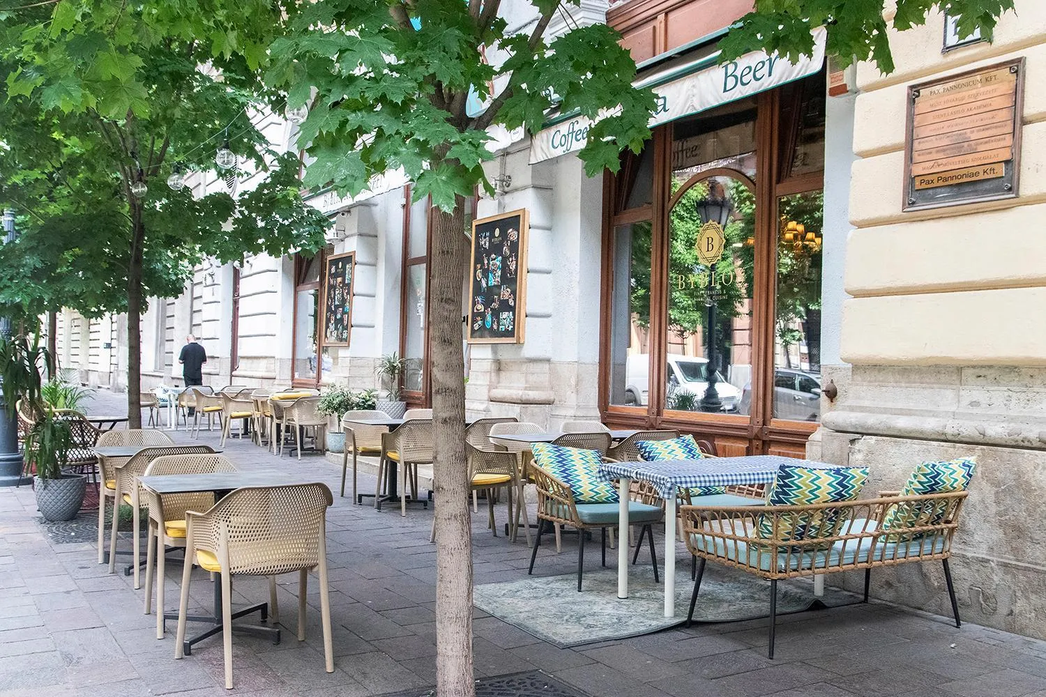 Restaurant/places to eat in Real Apartments Semmelweis II