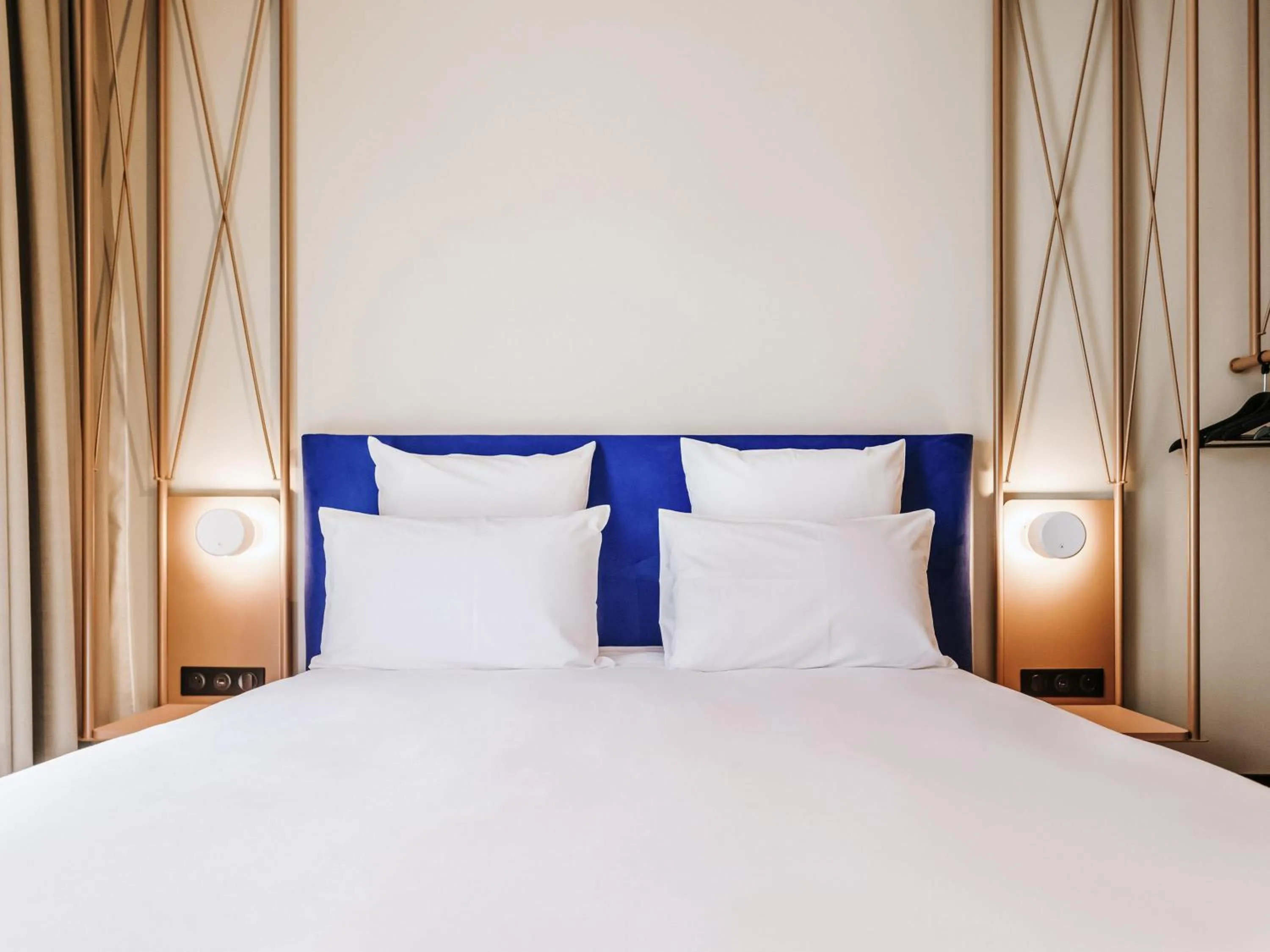 Bedroom, Bed in Mercure Brest Centre Port