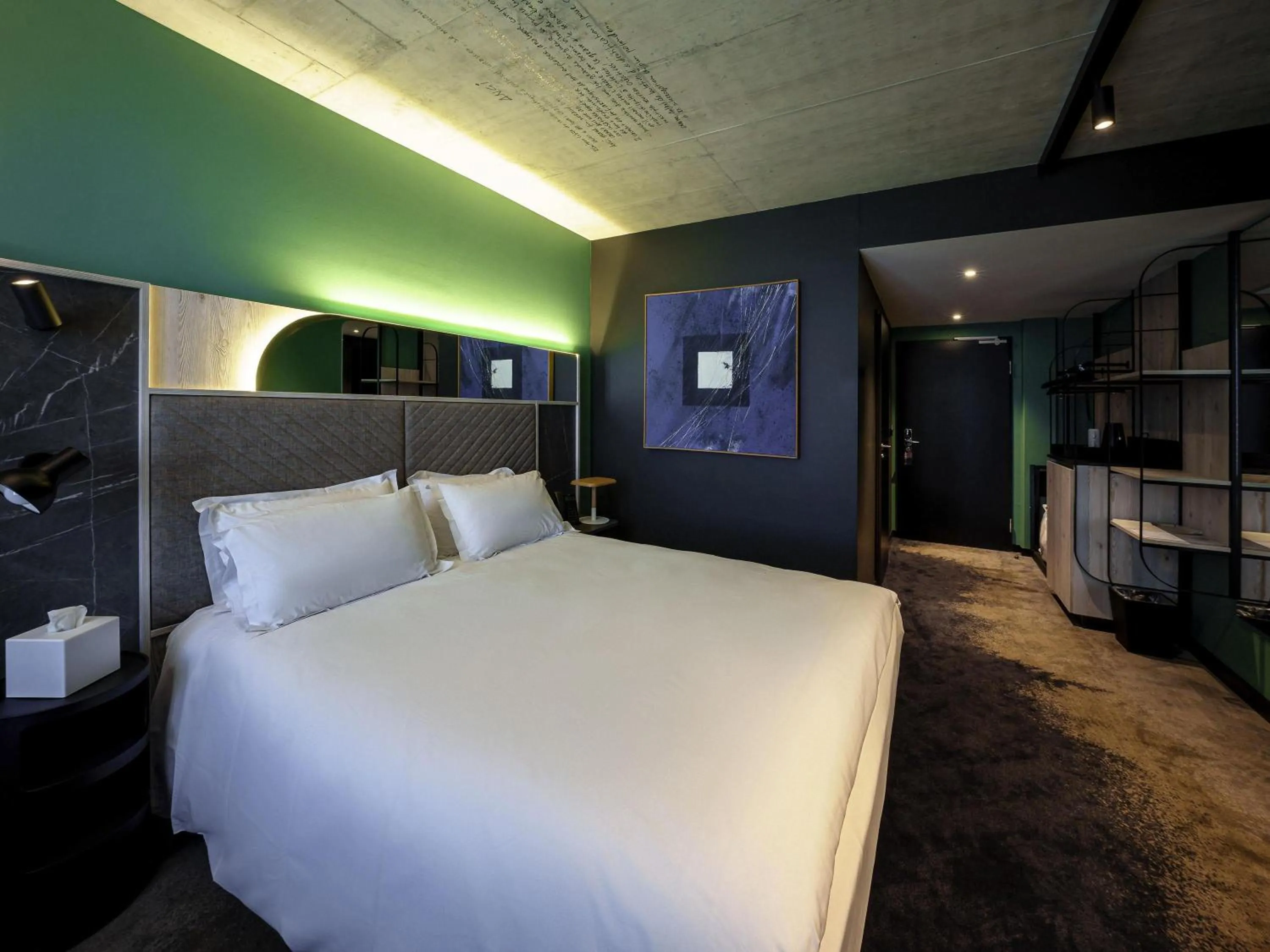 Bedroom, Bed in Mercure Hotel Delémont