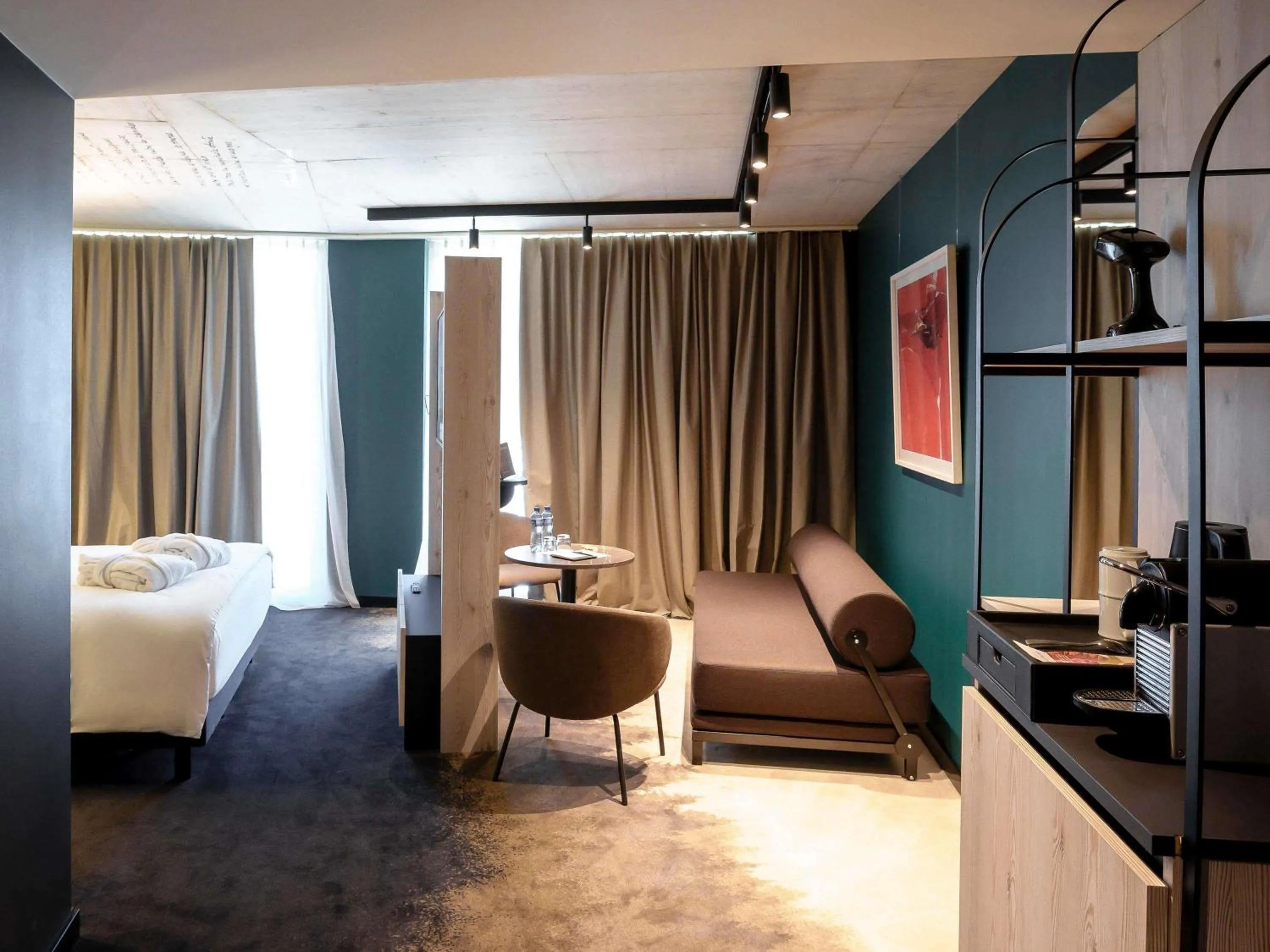 Bedroom, Bed in Mercure Hotel Delémont