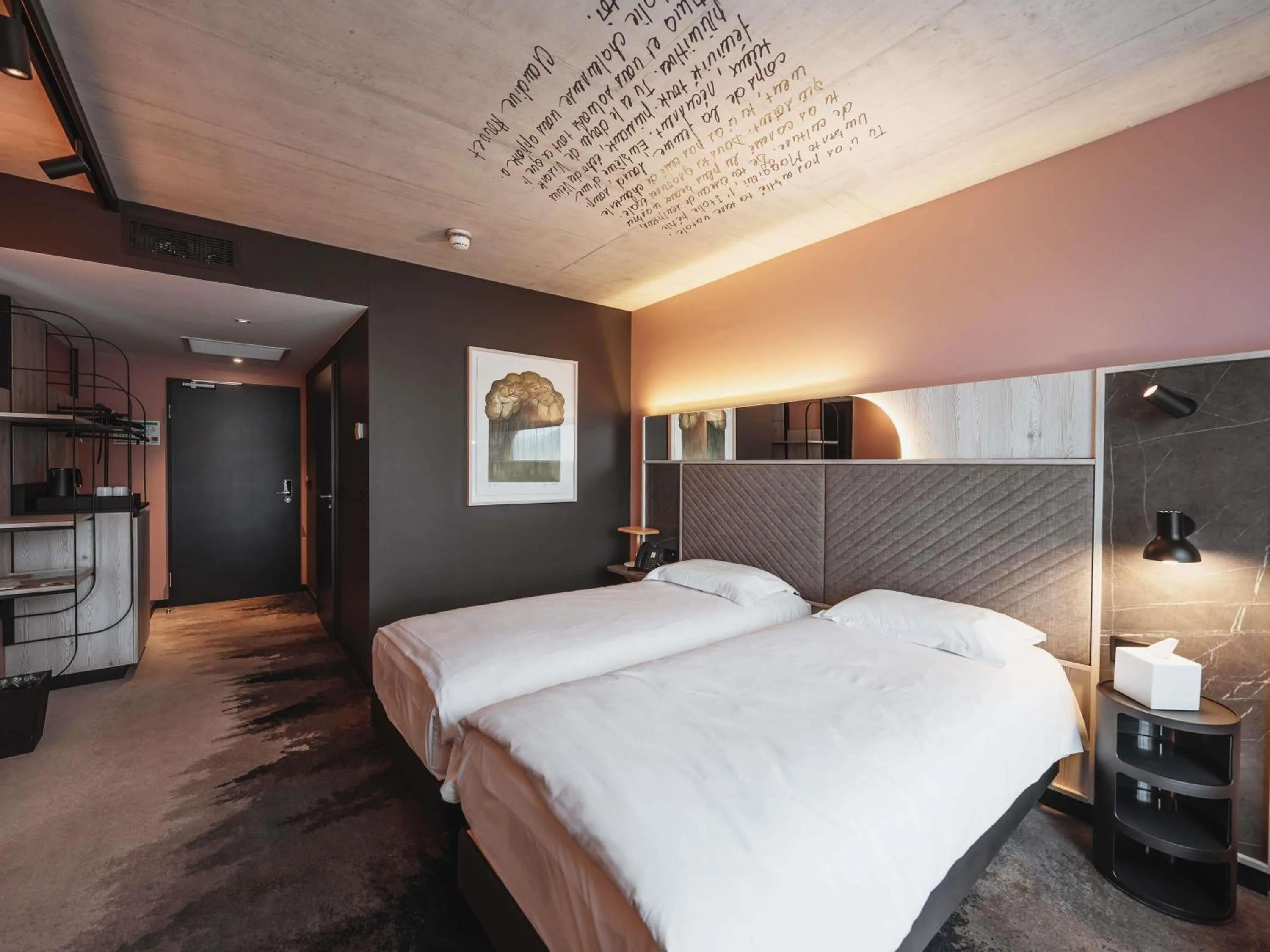 Bedroom, Bed in Mercure Hotel Delémont