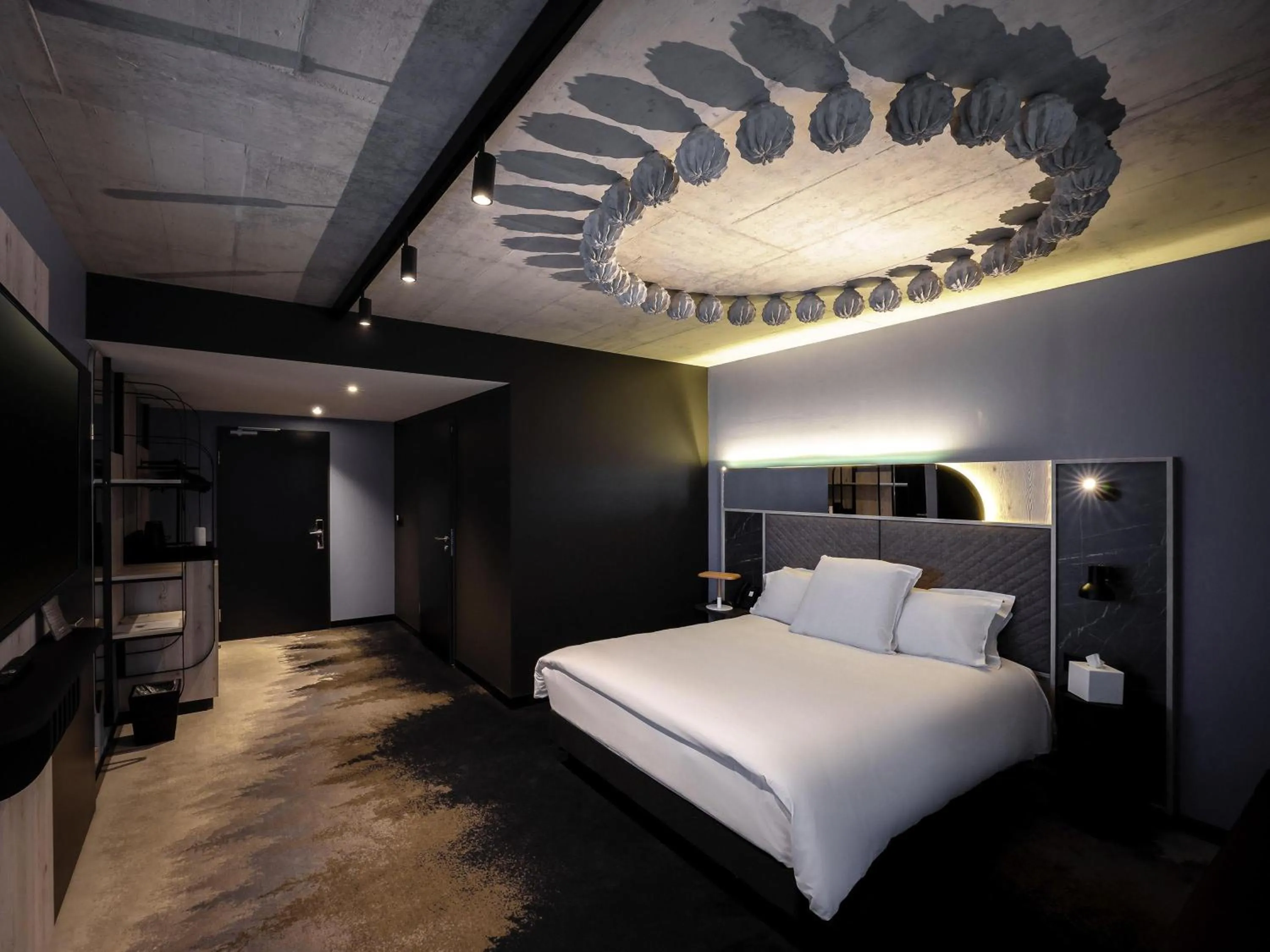 Bedroom, Bed in Mercure Hotel Delémont