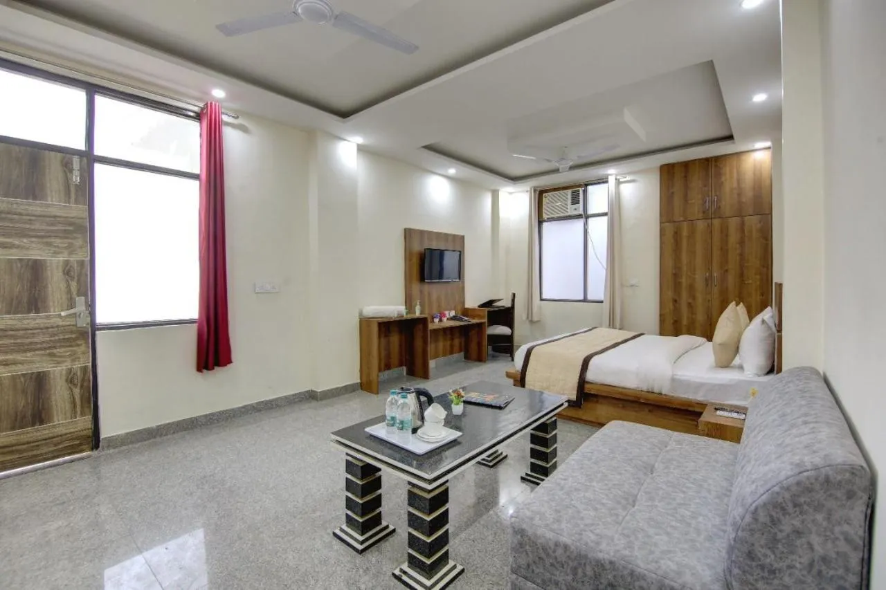 Bed in Hotel Premier Noida 135