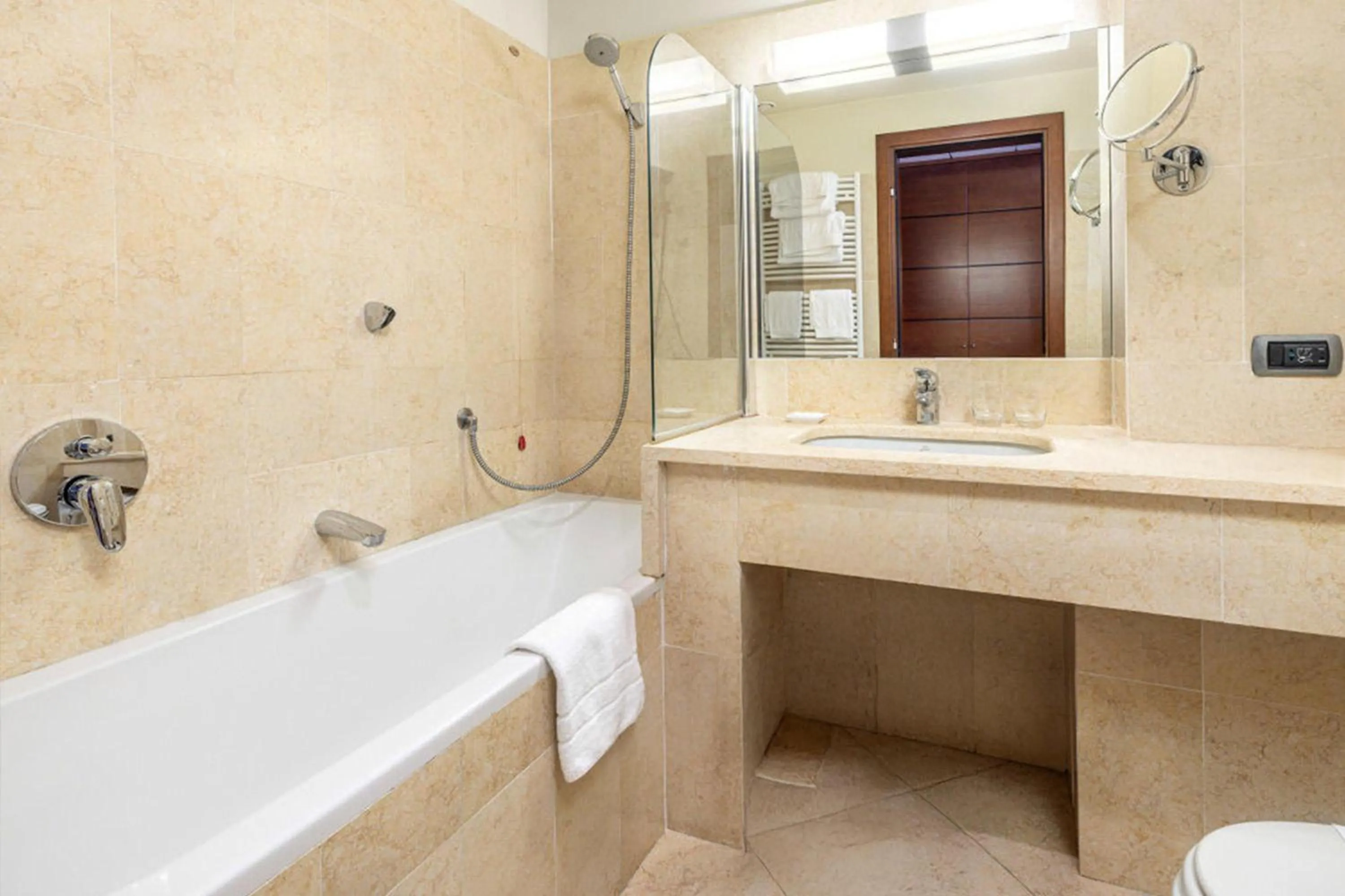 Bathroom in B&B HOTEL Imperia Rossini al Teatro