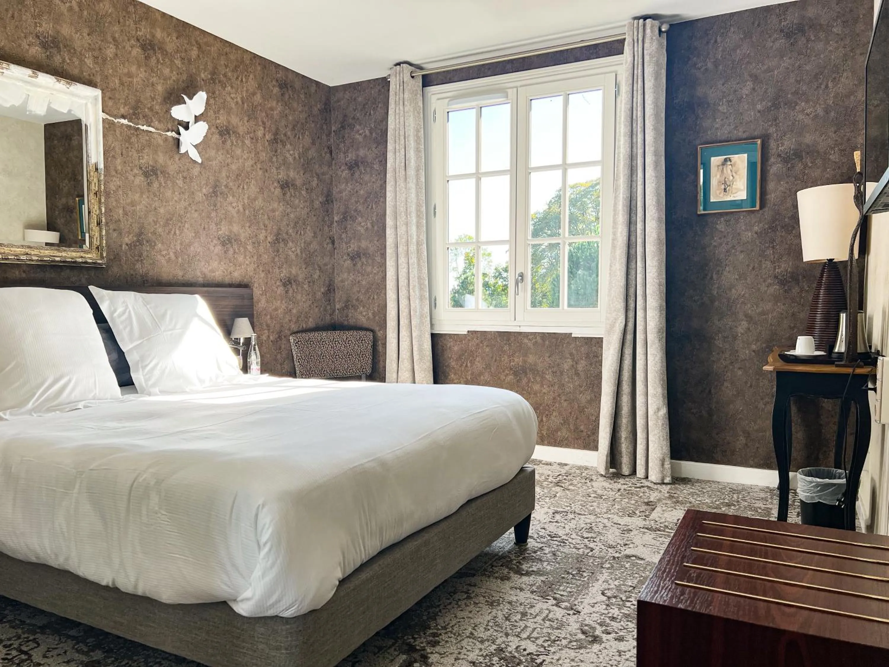 Bed in Logis Hôtels Château de La Barge