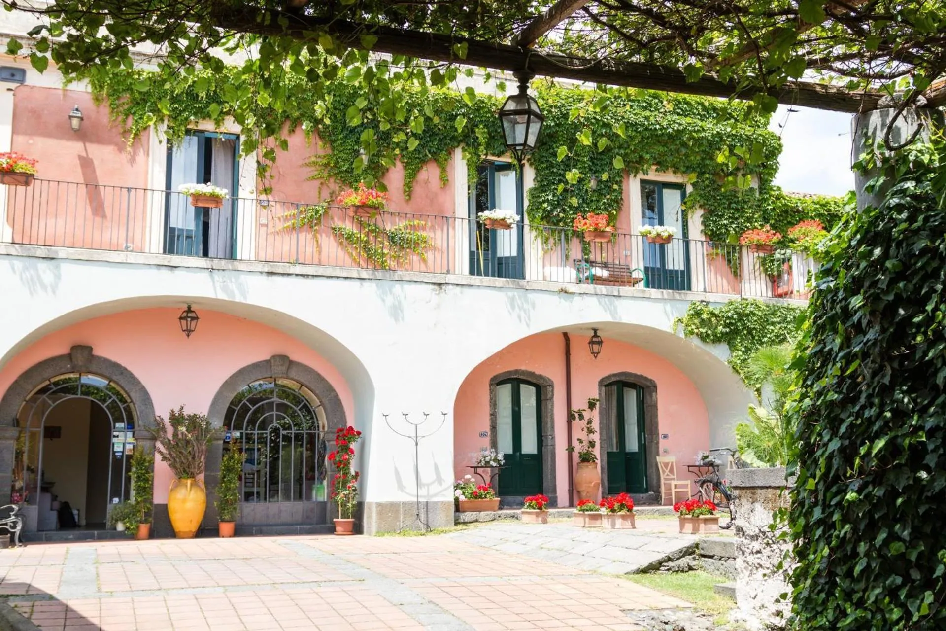 Facade/entrance in Etna Hotel