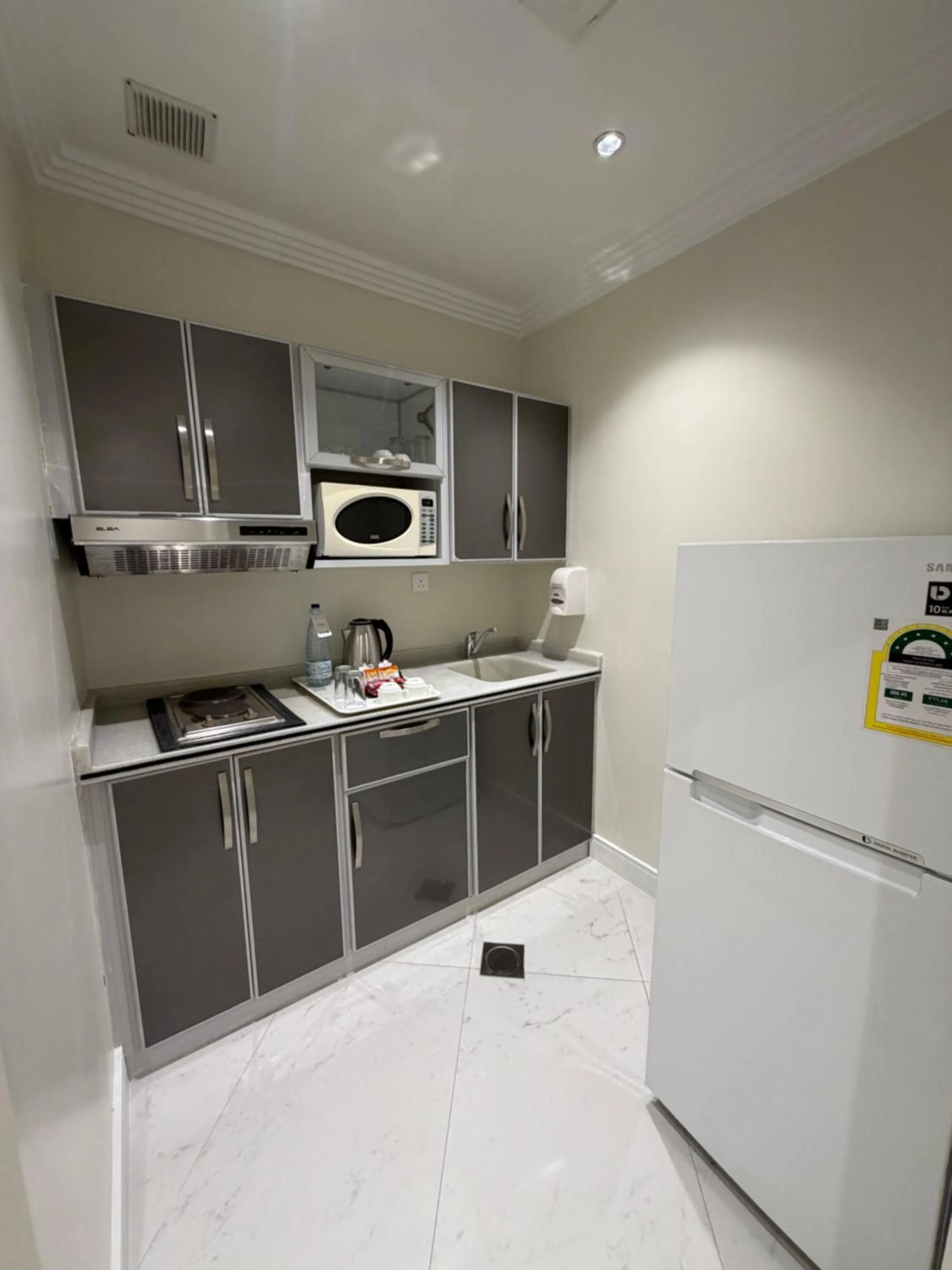 Kitchen or kitchenette in Quiet Dreams - Serviced Apartments King abdul Aziz Street Branch