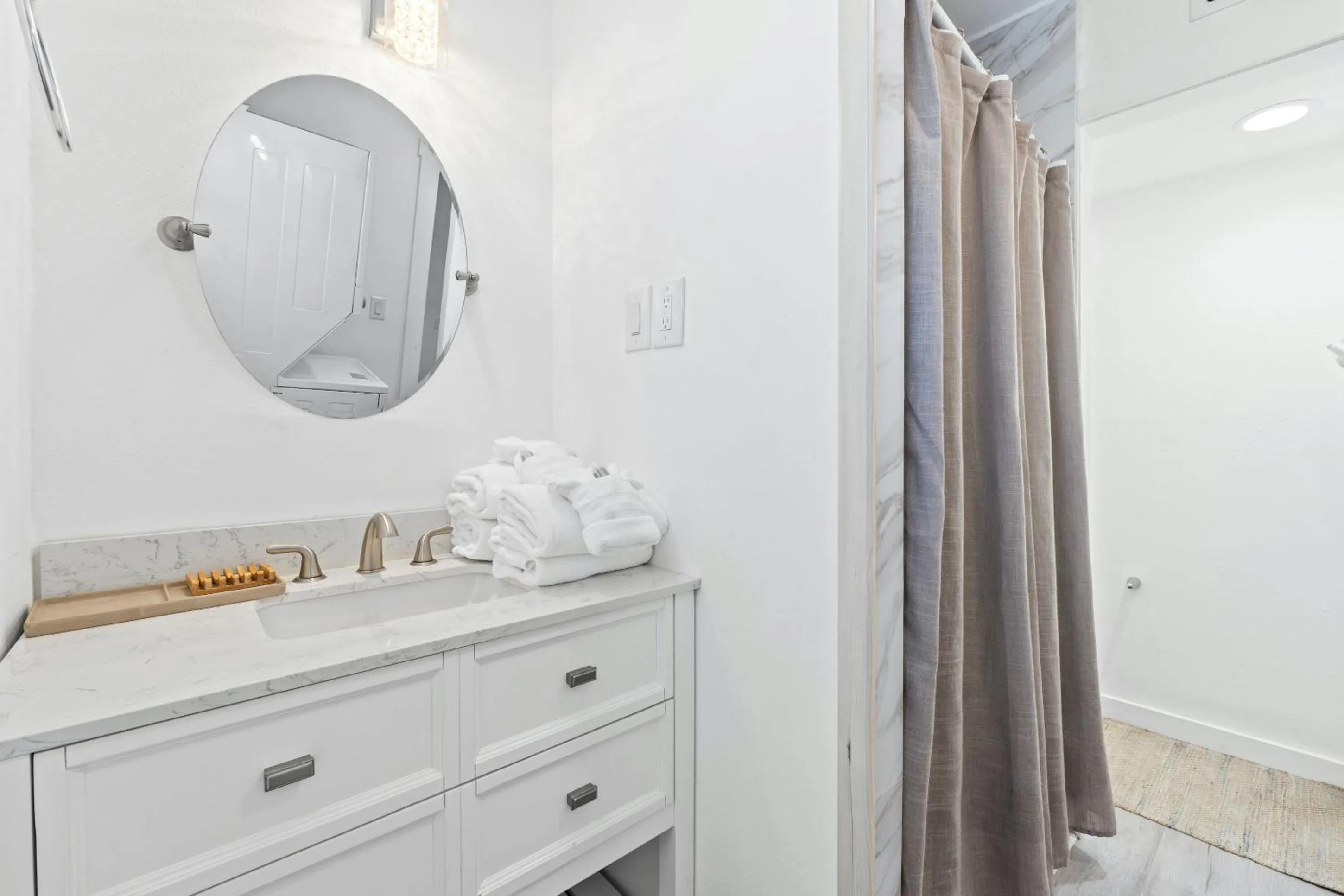 Shower in Beach House - Summer Reign by Panhandle Getaways
