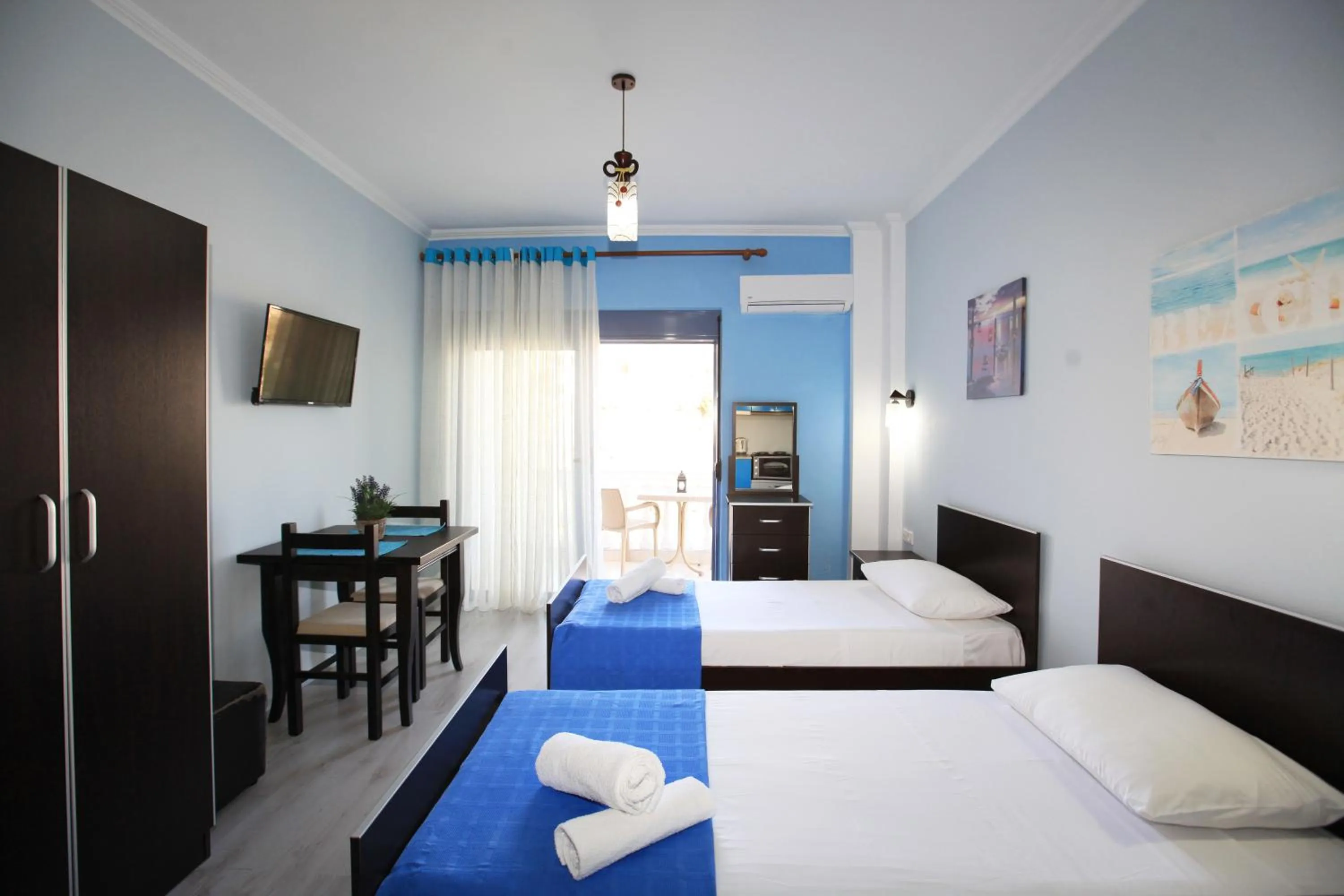 Photo of the whole room, Bed in Keos Hotel