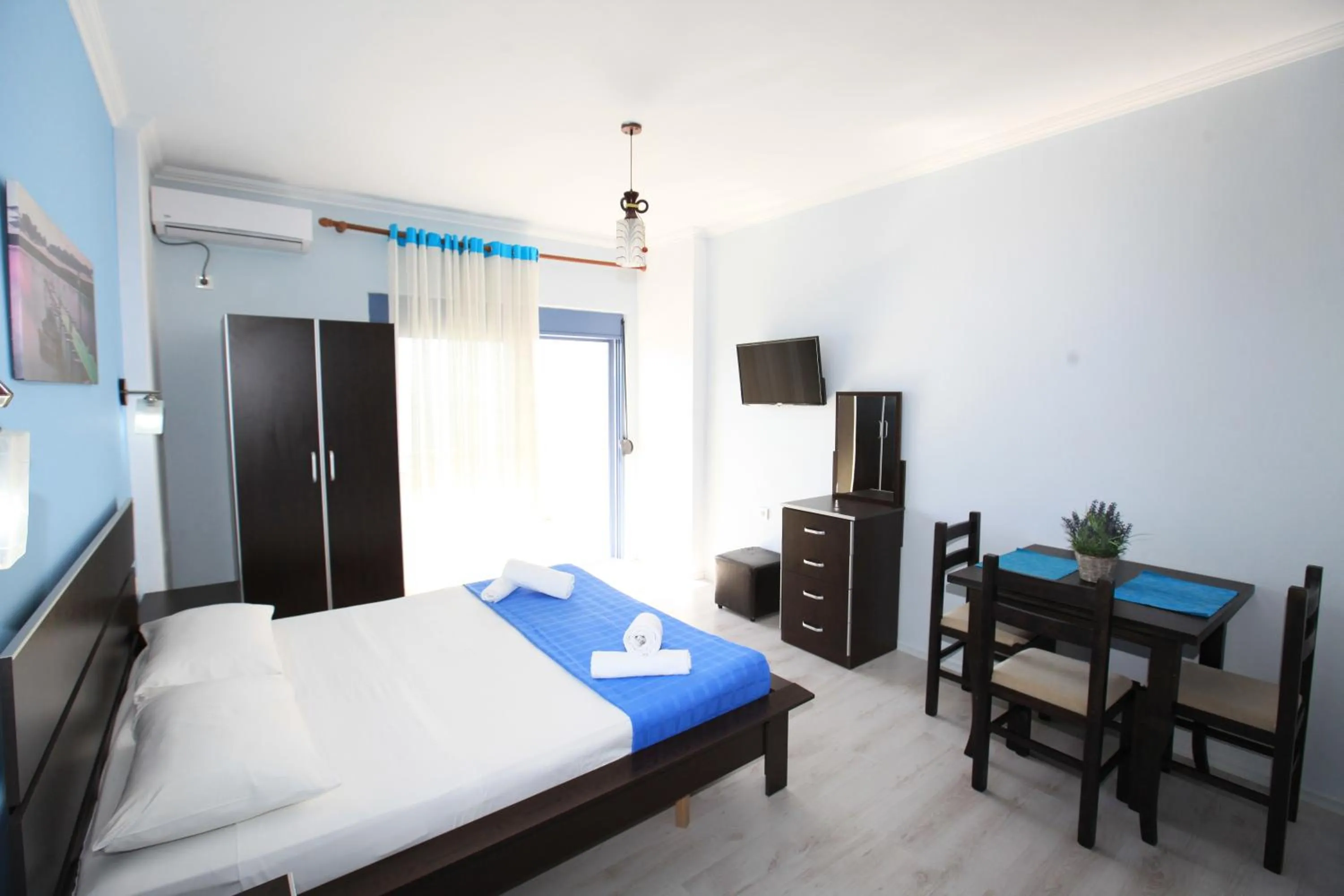 Photo of the whole room, Bed in Keos Hotel