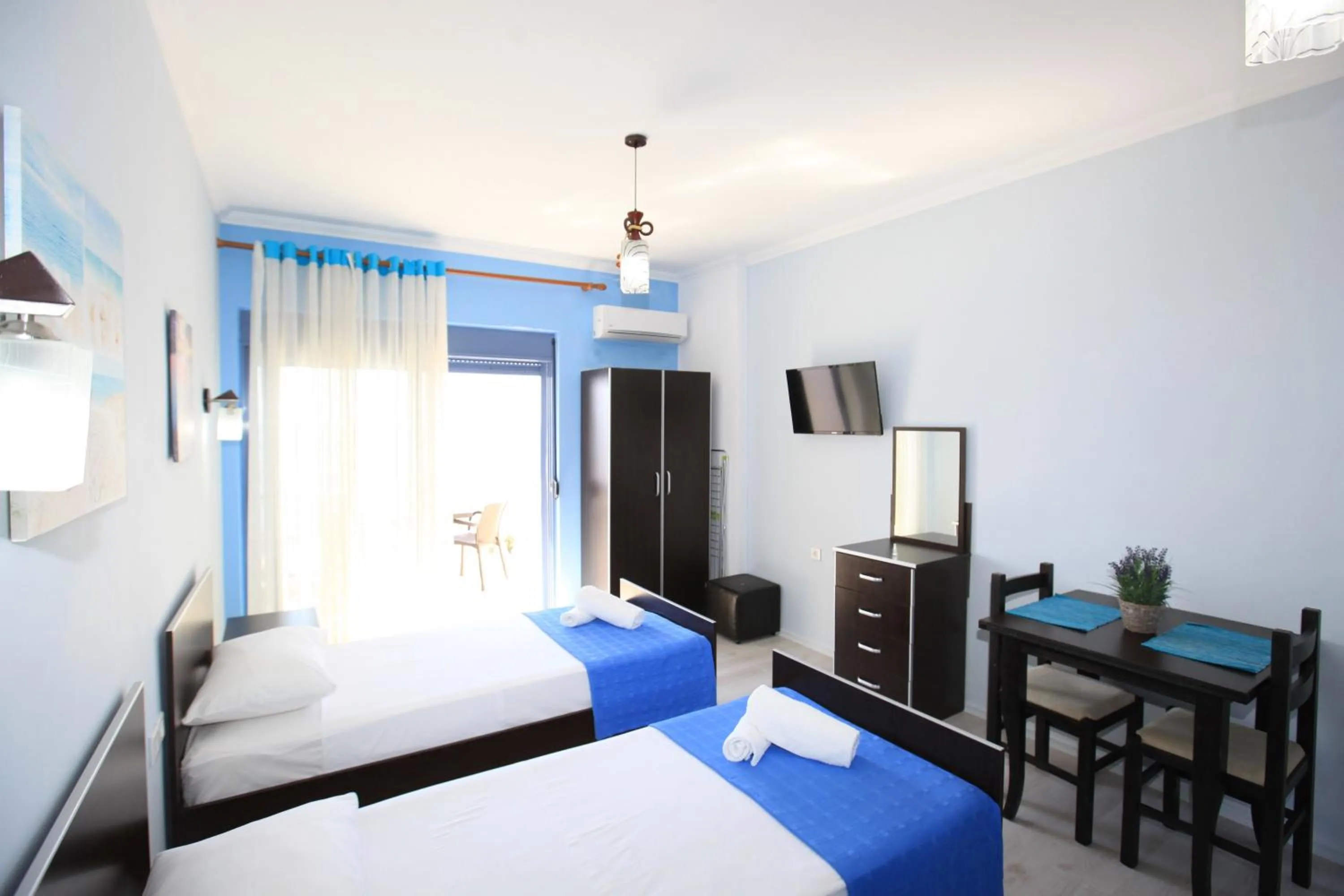 Photo of the whole room, Bed in Keos Hotel