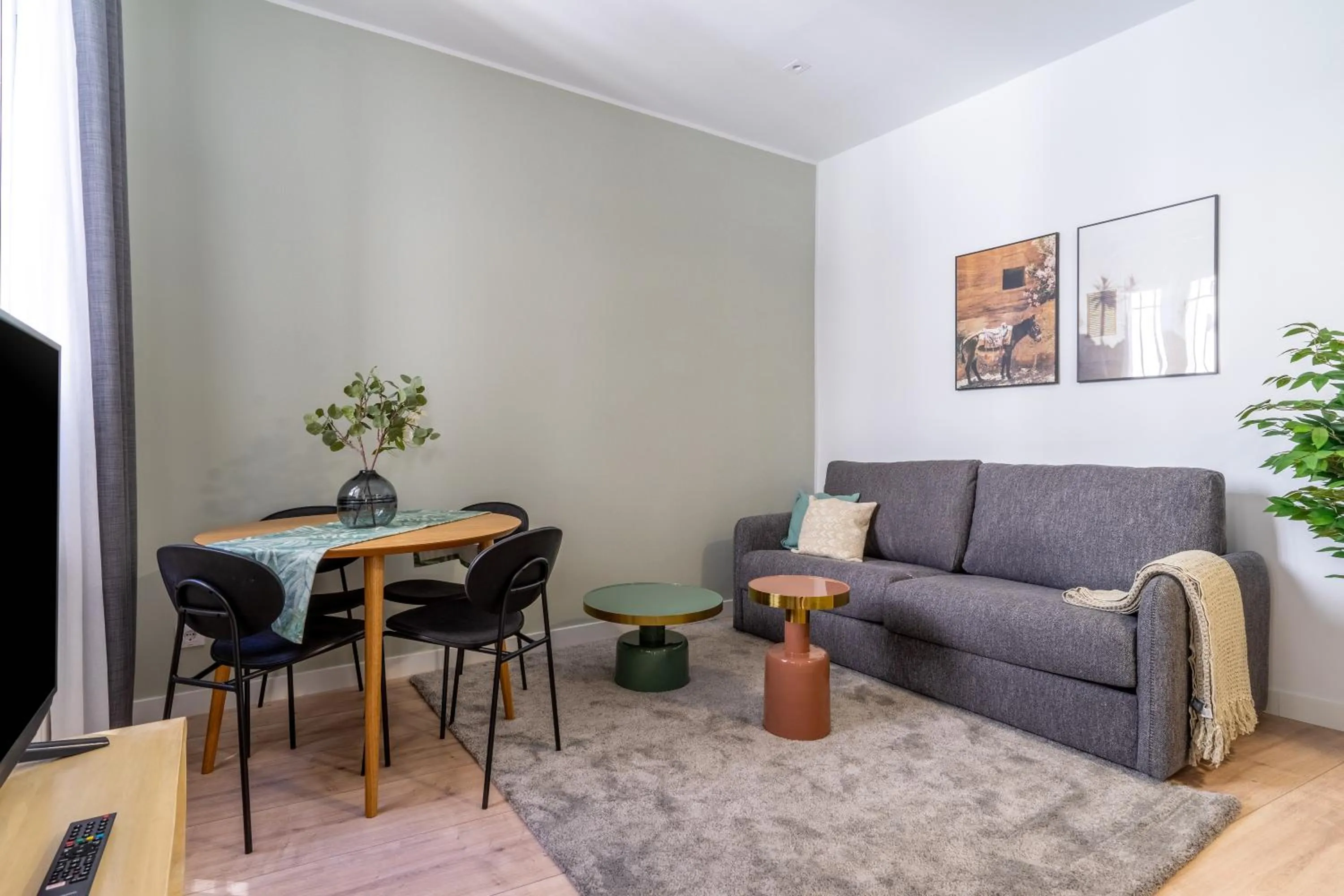 Living room in Limehome Madrid Calle Ave María - estancia temporal