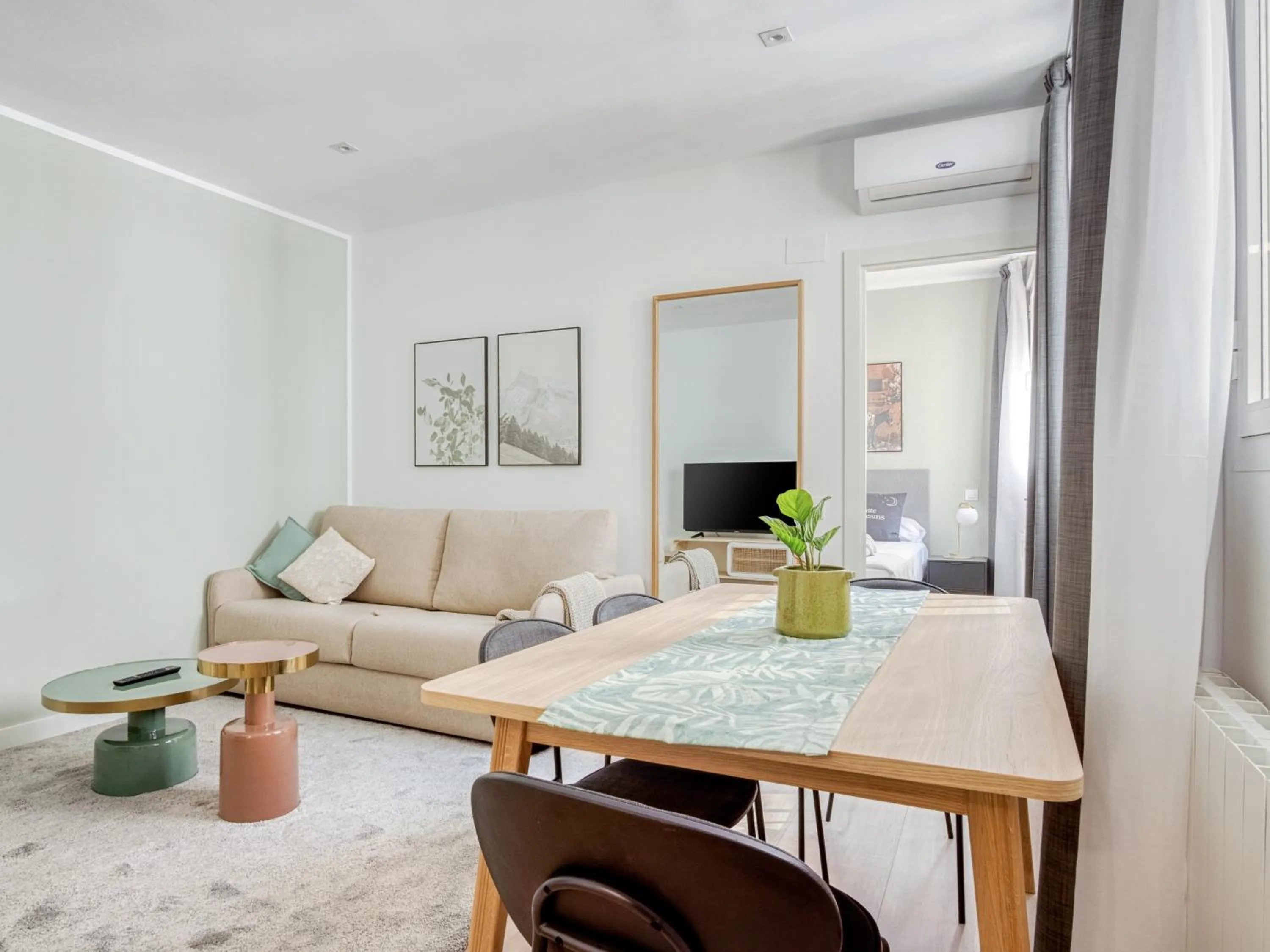 Living room in Limehome Madrid Calle Ave María - estancia temporal