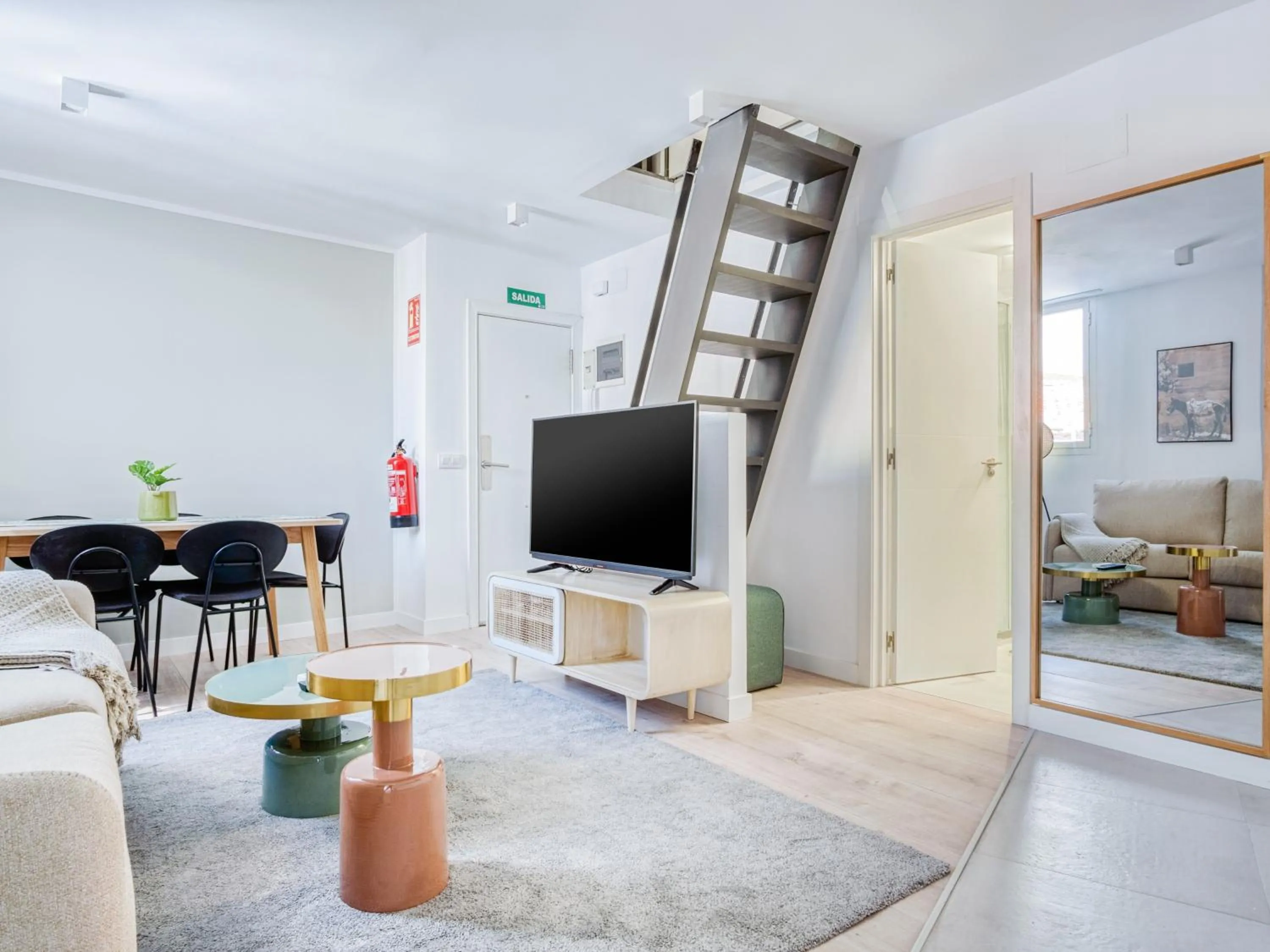 Living room in Limehome Madrid Calle Ave María - estancia temporal