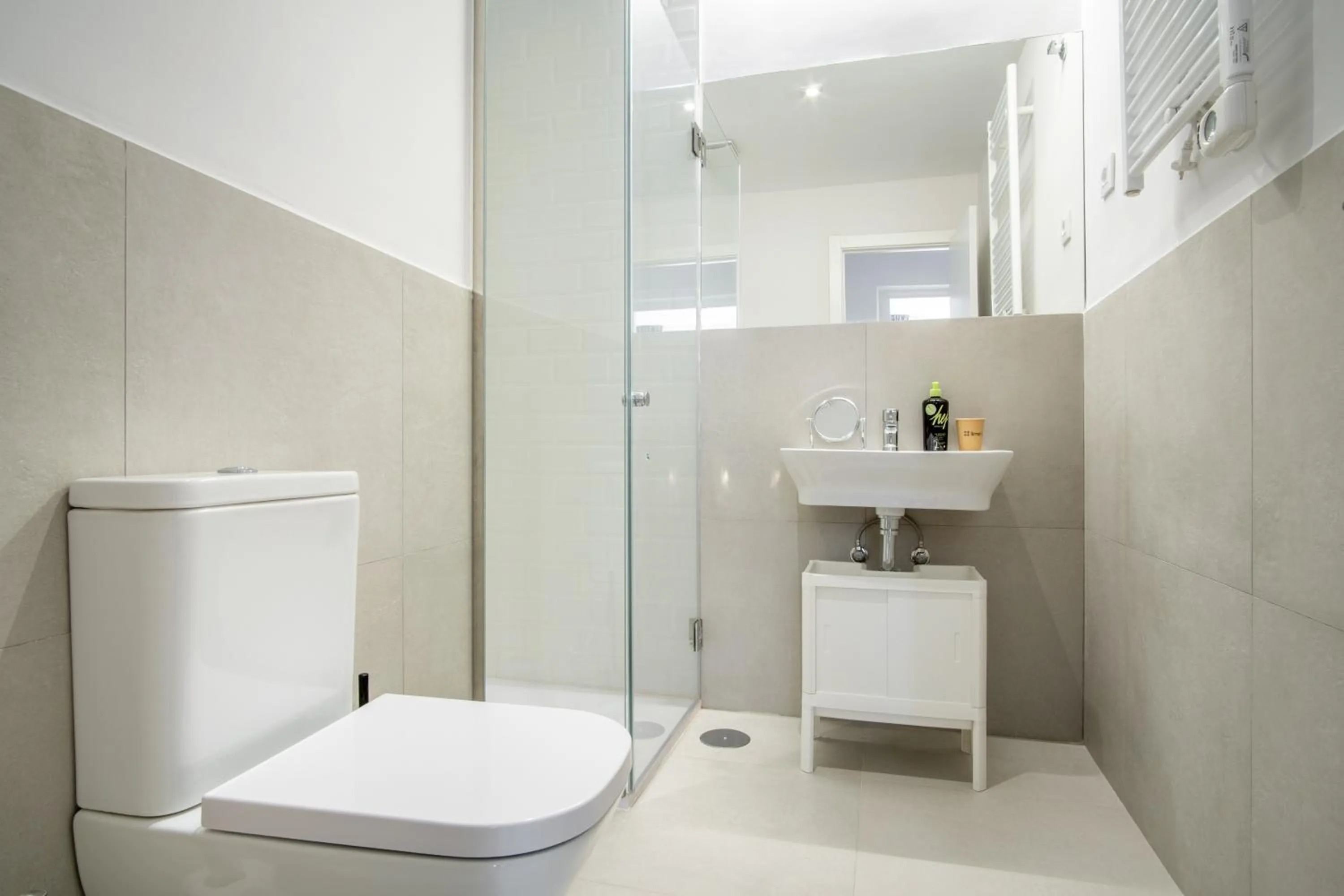 Shower in Limehome Madrid Calle Ave María - estancia temporal