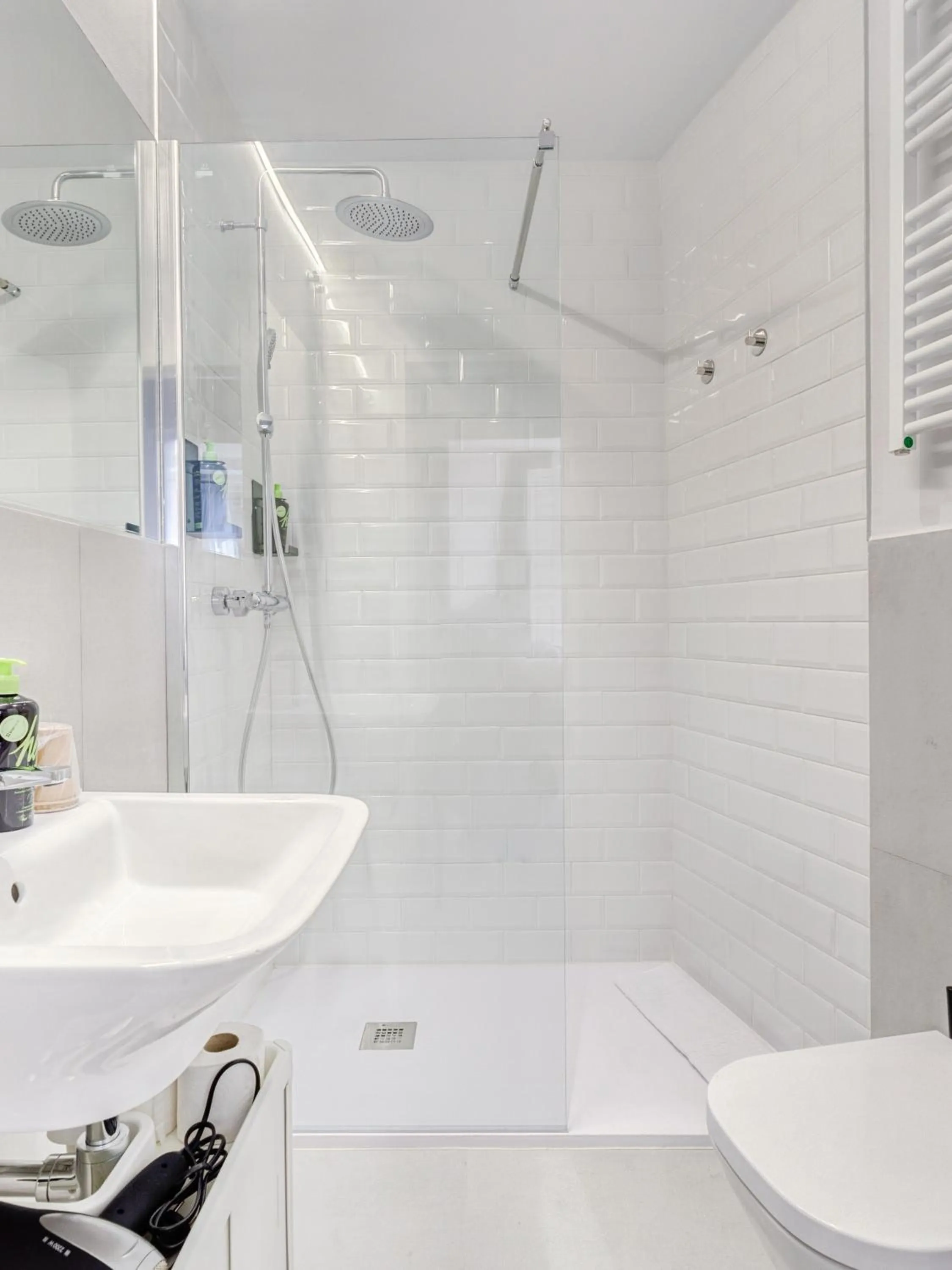 Shower in Limehome Madrid Calle Ave María - estancia temporal