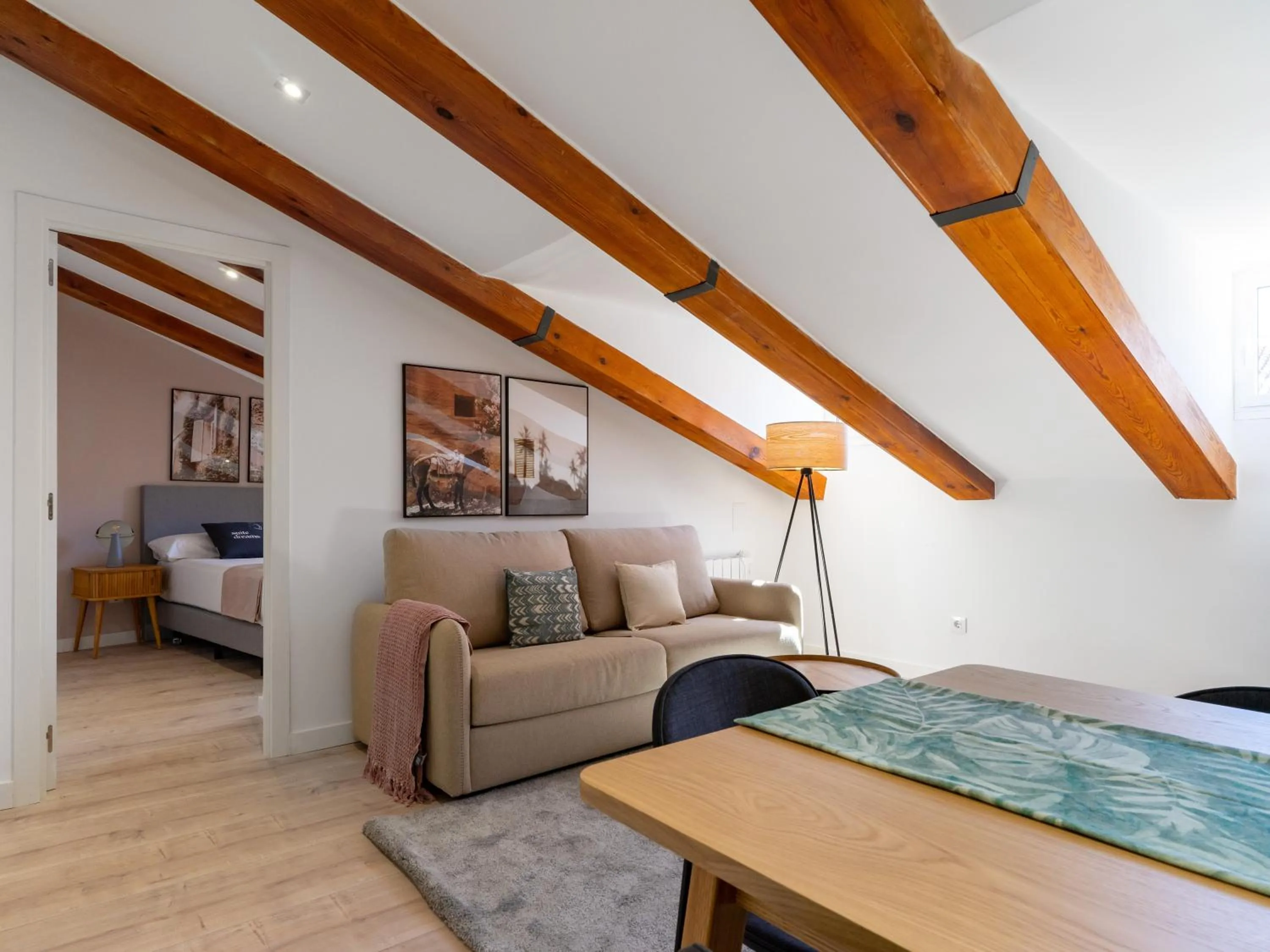 Living room, Bed in Limehome Madrid Calle Ave María - estancia temporal