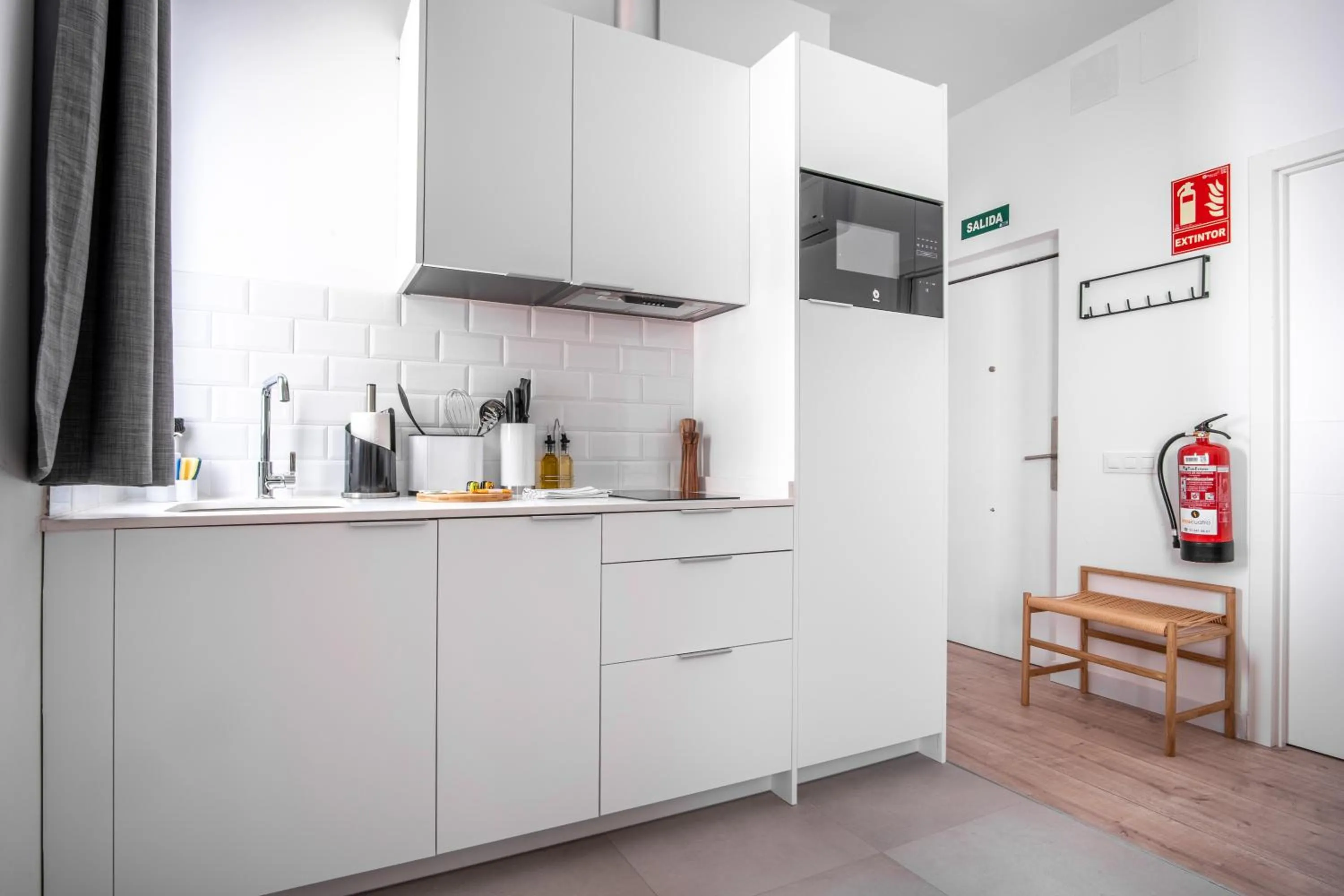 Coffee/tea facilities in Limehome Madrid Calle Ave María - estancia temporal