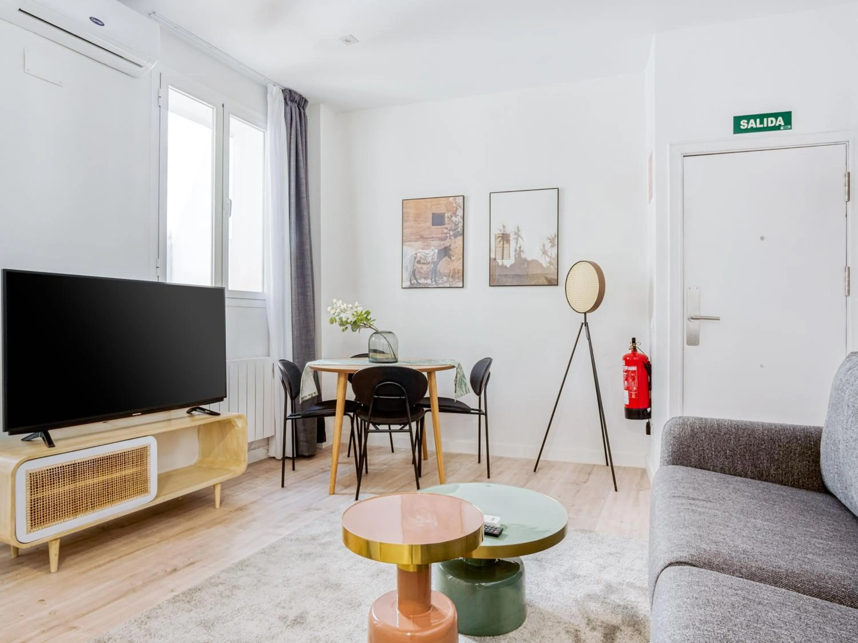 TV and multimedia in Limehome Madrid Calle Ave María - estancia temporal