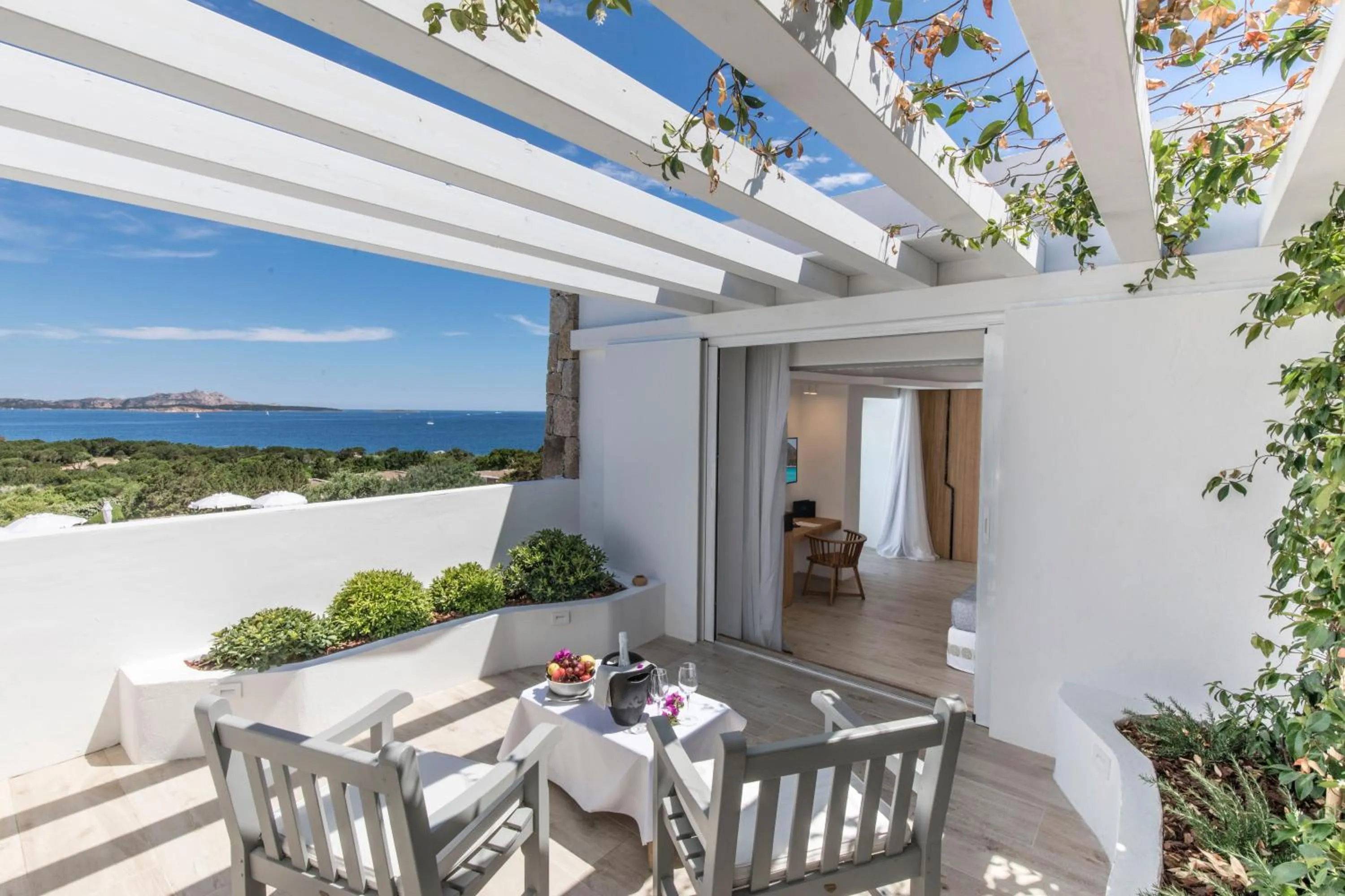 Patio in Hotel Grand Relais Dei Nuraghi